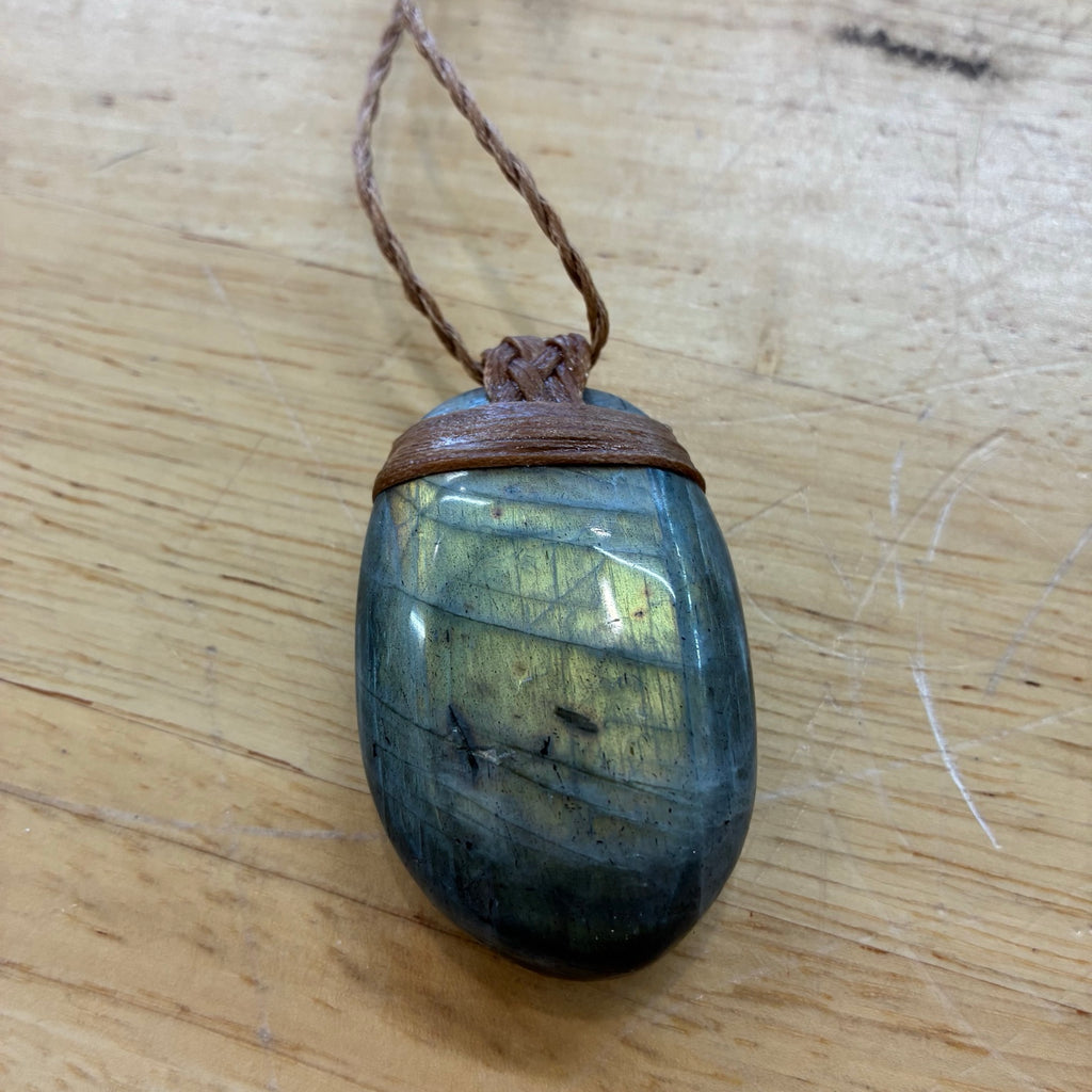 Labradorite Leather Necklace – Protection, Intuition & Transformation