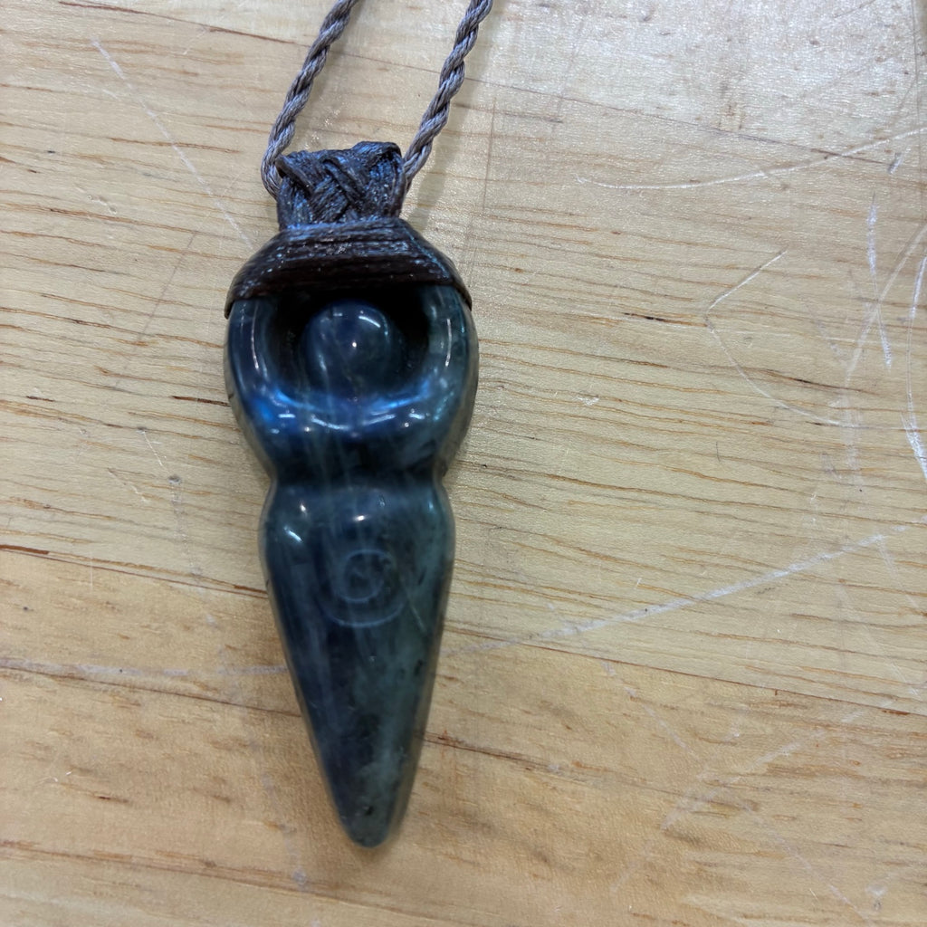 Labradorite Leather Goddess Necklace – Intuition, Protection & Feminine Strength