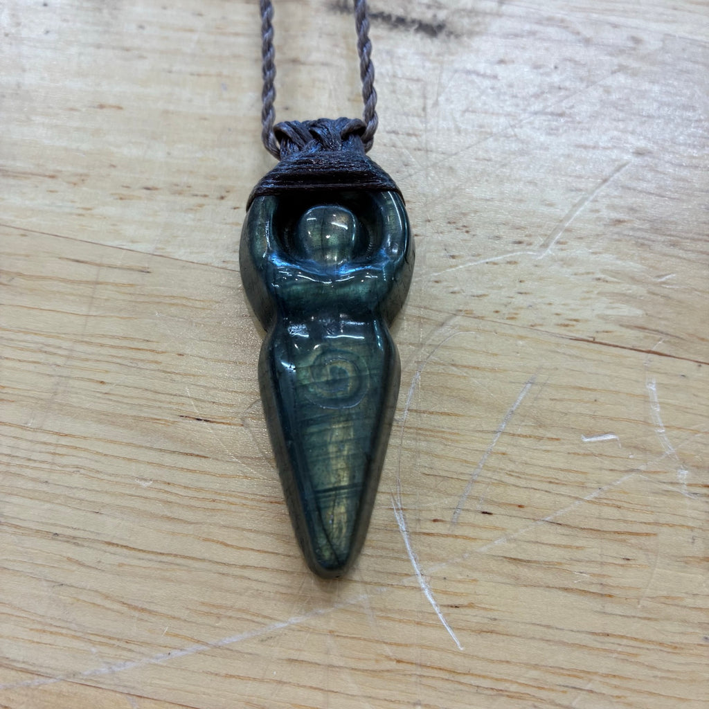 Labradorite Leather Goddess Necklace – Intuition, Protection & Feminine Strength