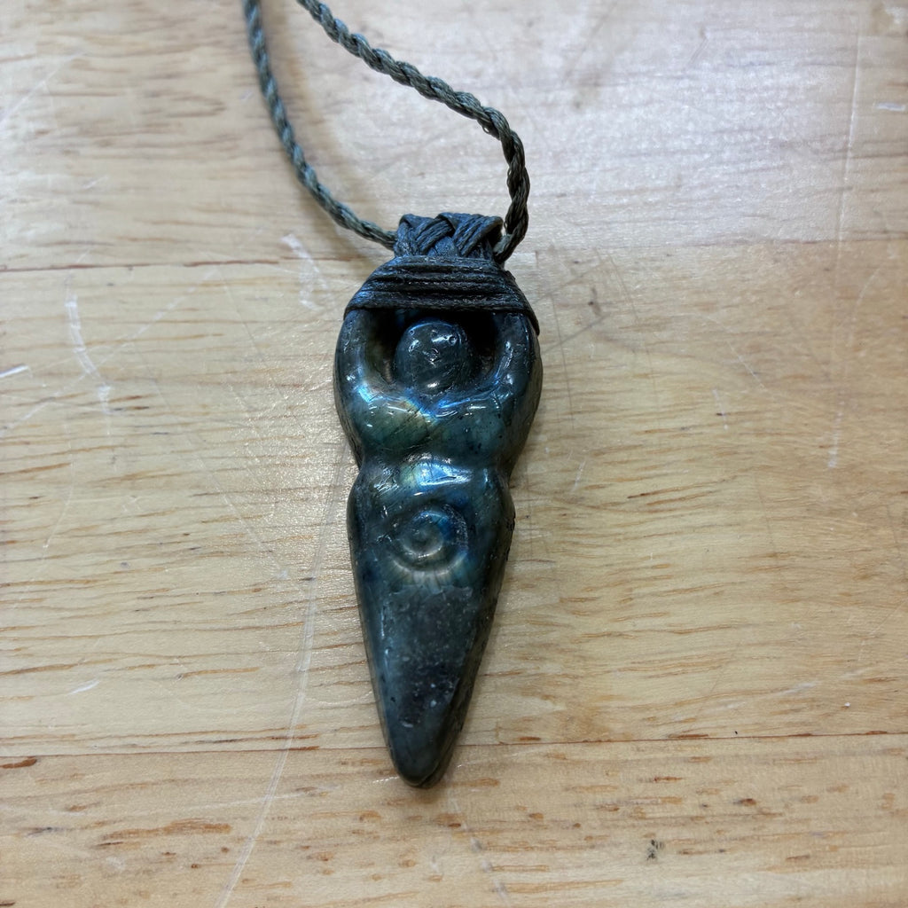 Labradorite Leather Goddess Necklace – Intuition, Protection & Feminine Strength