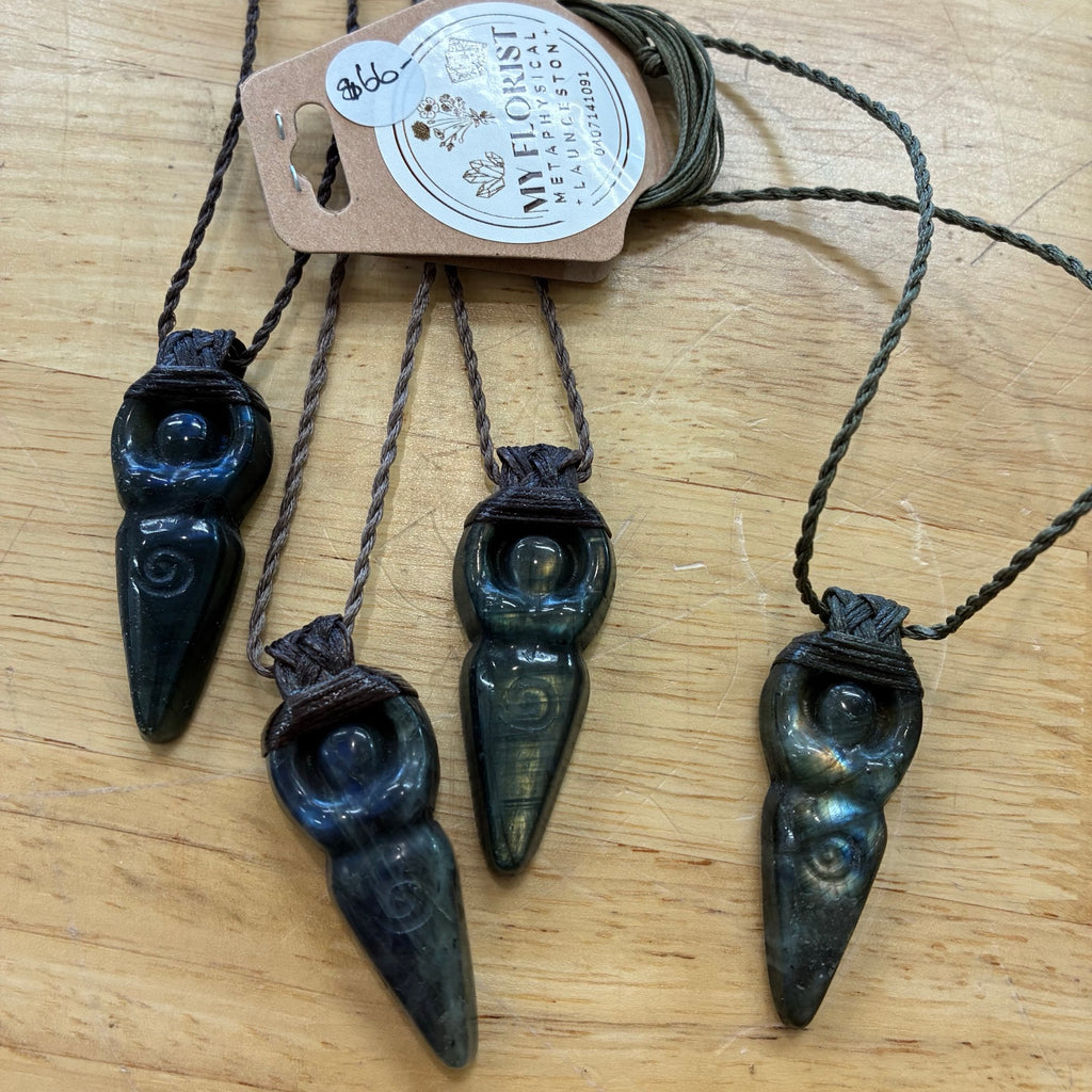 Labradorite Leather Goddess Necklace – Intuition, Protection & Feminine Strength