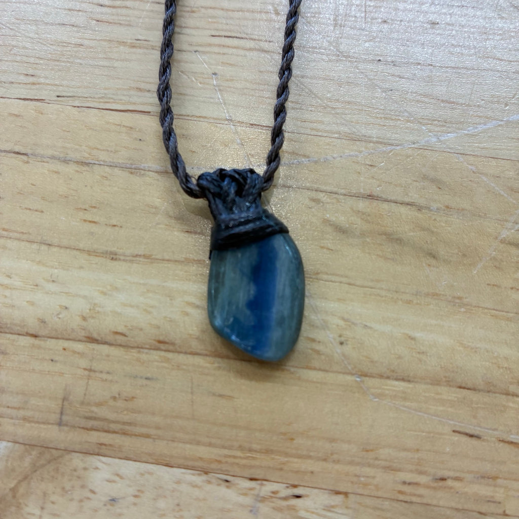 Blue Kyanite Leather Necklace – Truth, Calm & Energetic Alignment
