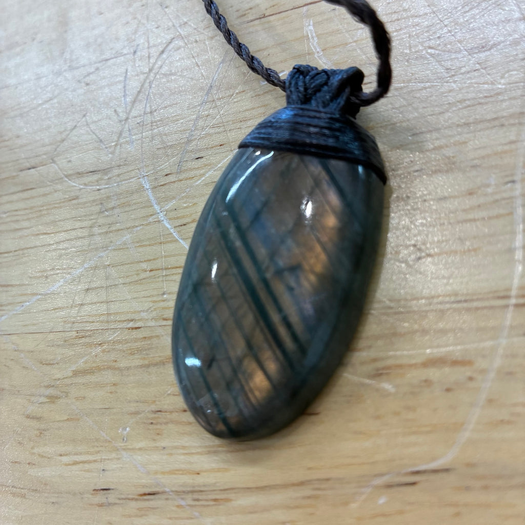 Labradorite Leather Necklace – Intuition, Protection & Transformative Energy