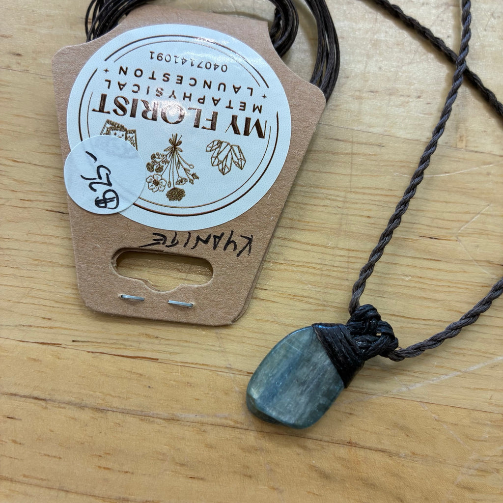 Blue Kyanite Leather Necklace – Truth, Calm & Energetic Alignment