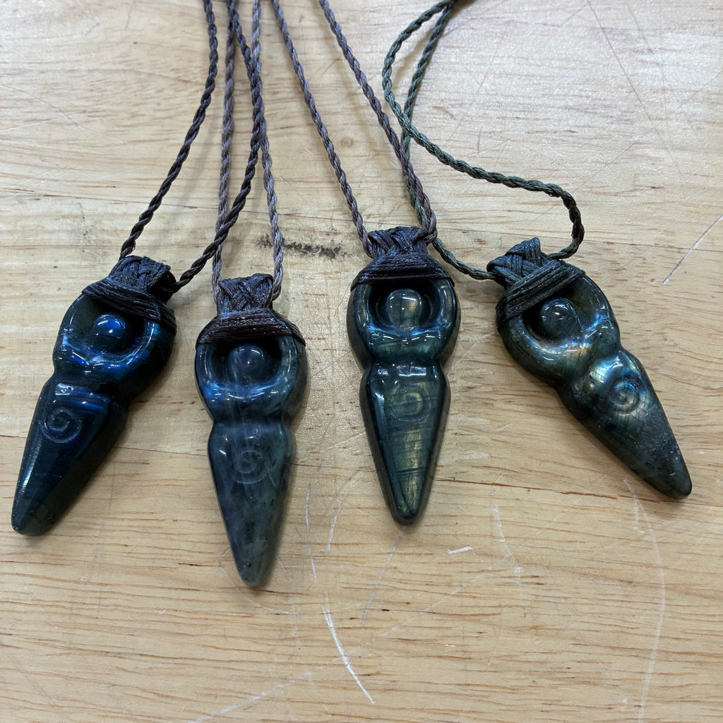 Labradorite Leather Goddess Necklace – Intuition, Protection & Feminine Strength