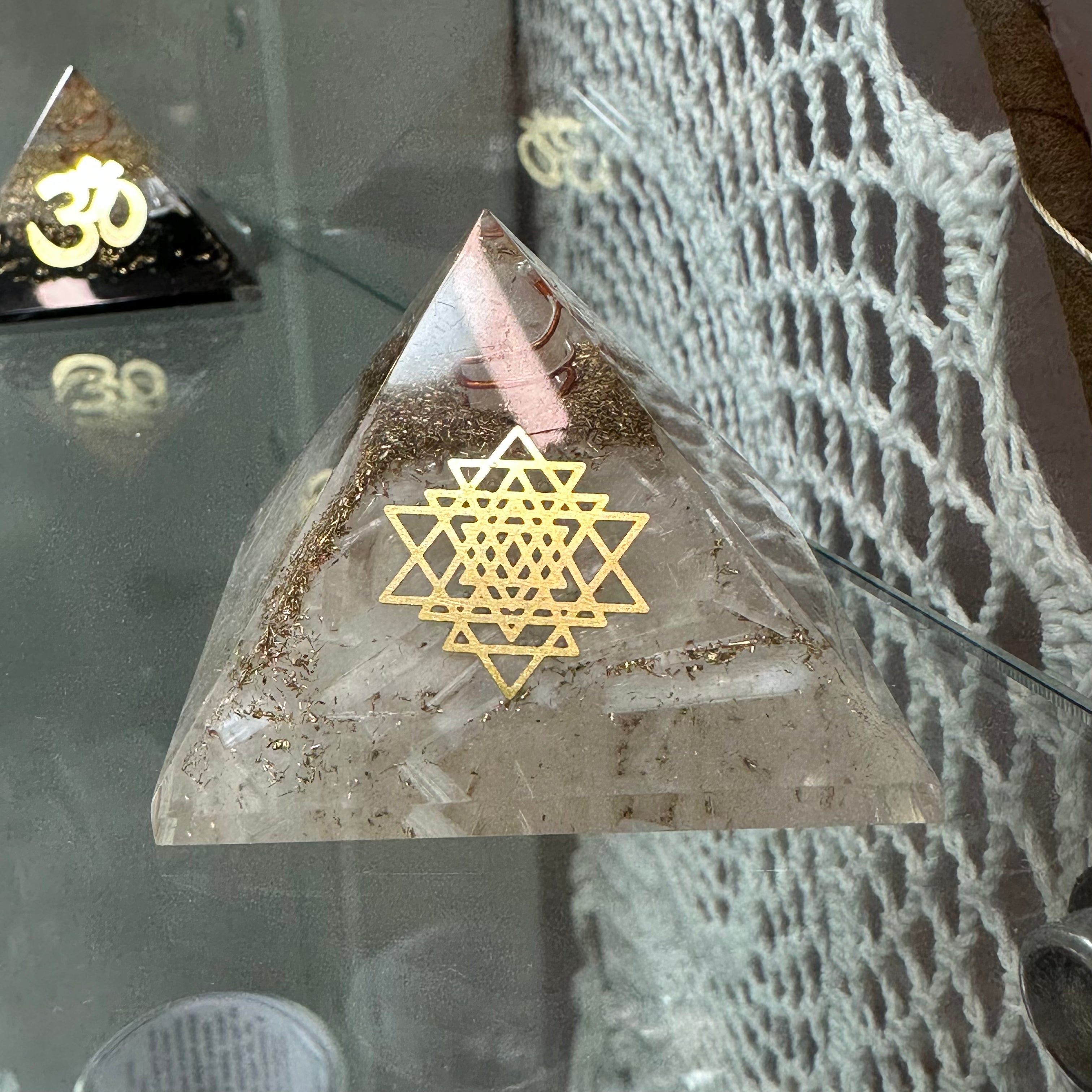 सेलेनाइट ऑर्गोनाइट पिरामिड 5.5 सेमी