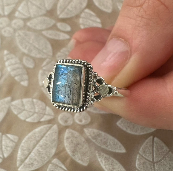 Labradorite Oblong Ring – Intuition, Protection & Transformation (AU R / US 9)