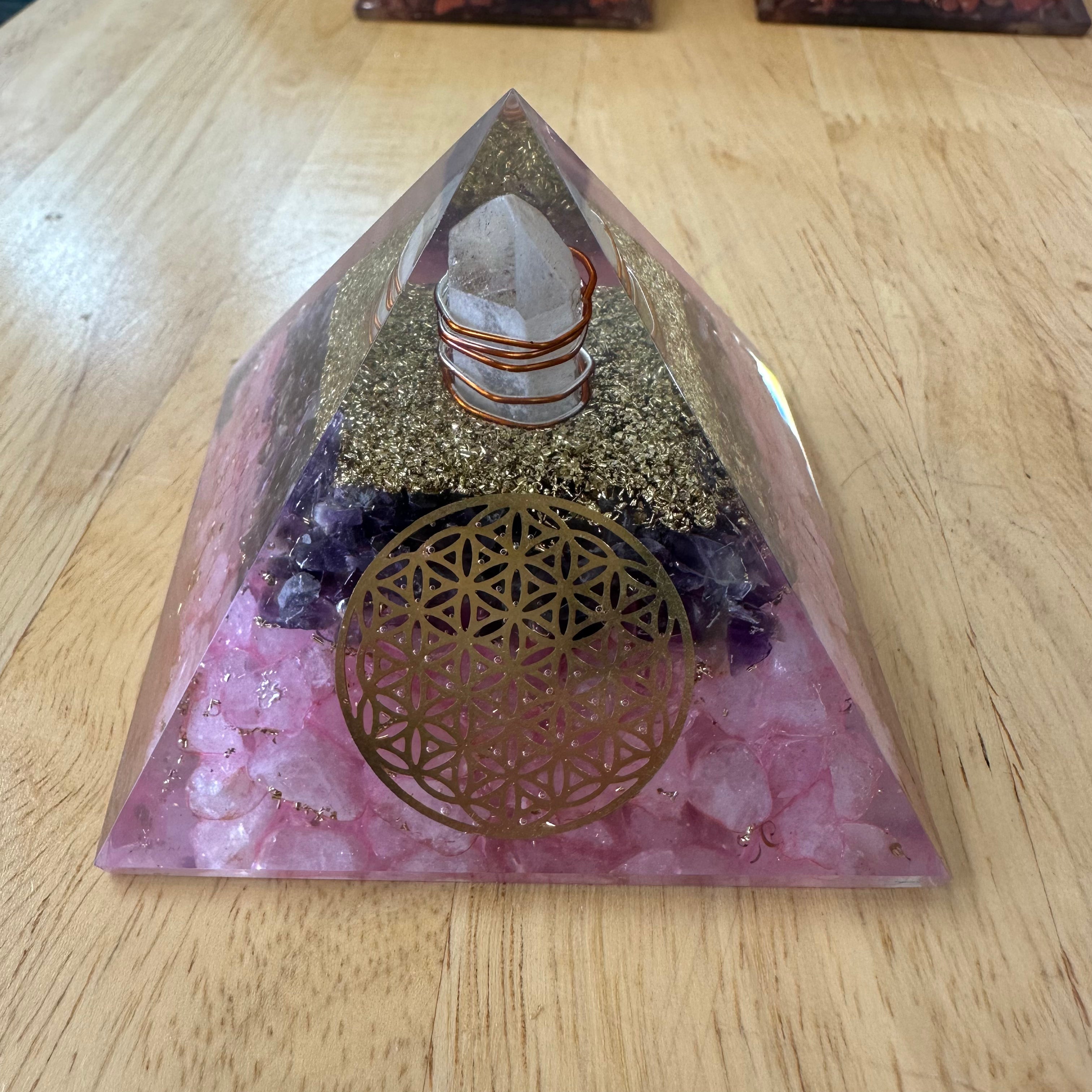 रोज़ क्वार्ट्ज़ और एमेथिस्ट ऑर्गोनाइट पिरामिड 7.5 सेमी