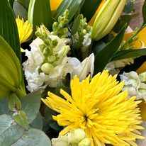 Seasonal Bright Bouquet 