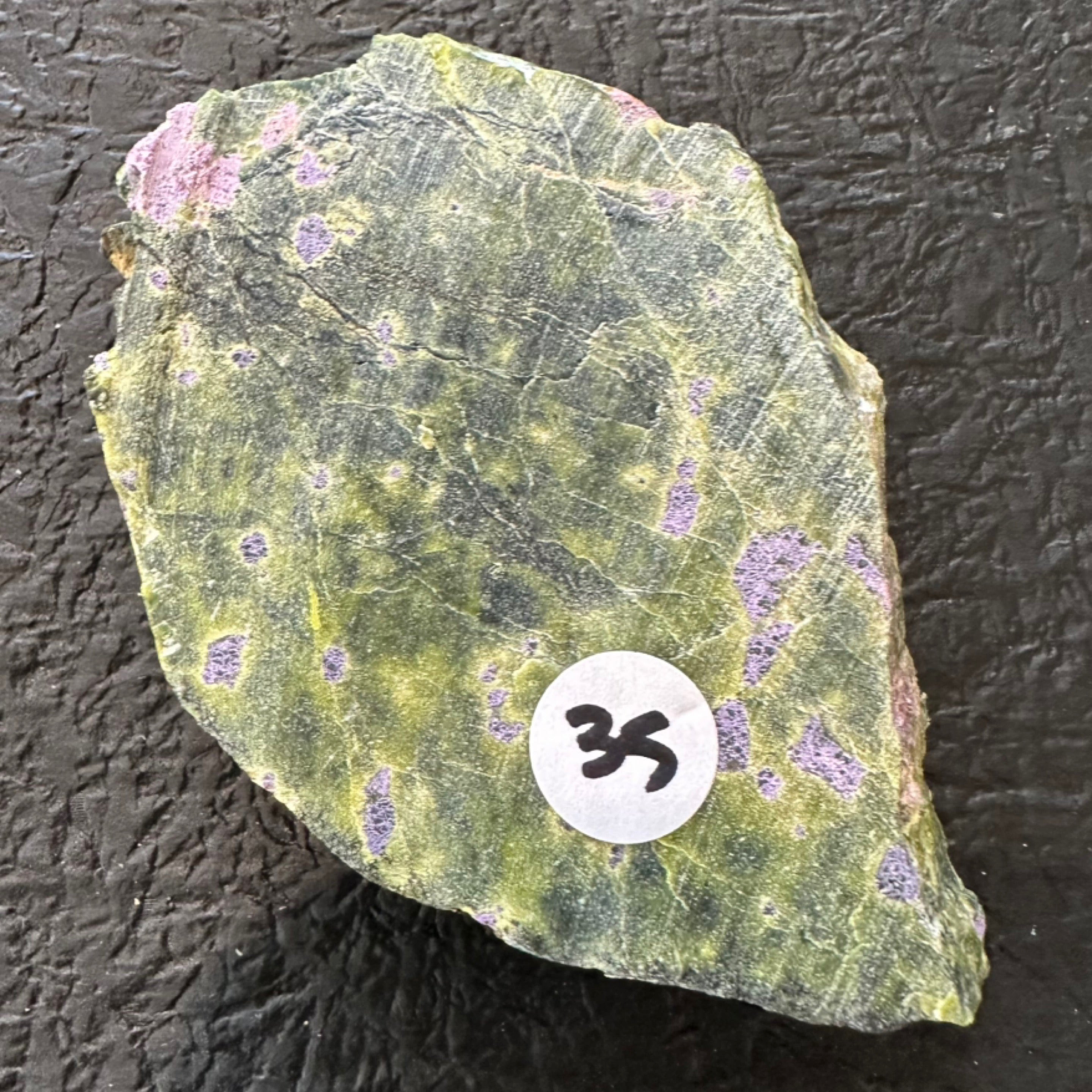 स्टिचटाइट (तस्मानियाई) उर्फ ​​अटलांटिसाइट रॉ स्लाइस के साथ सर्पेन्टाइन | स्लैब