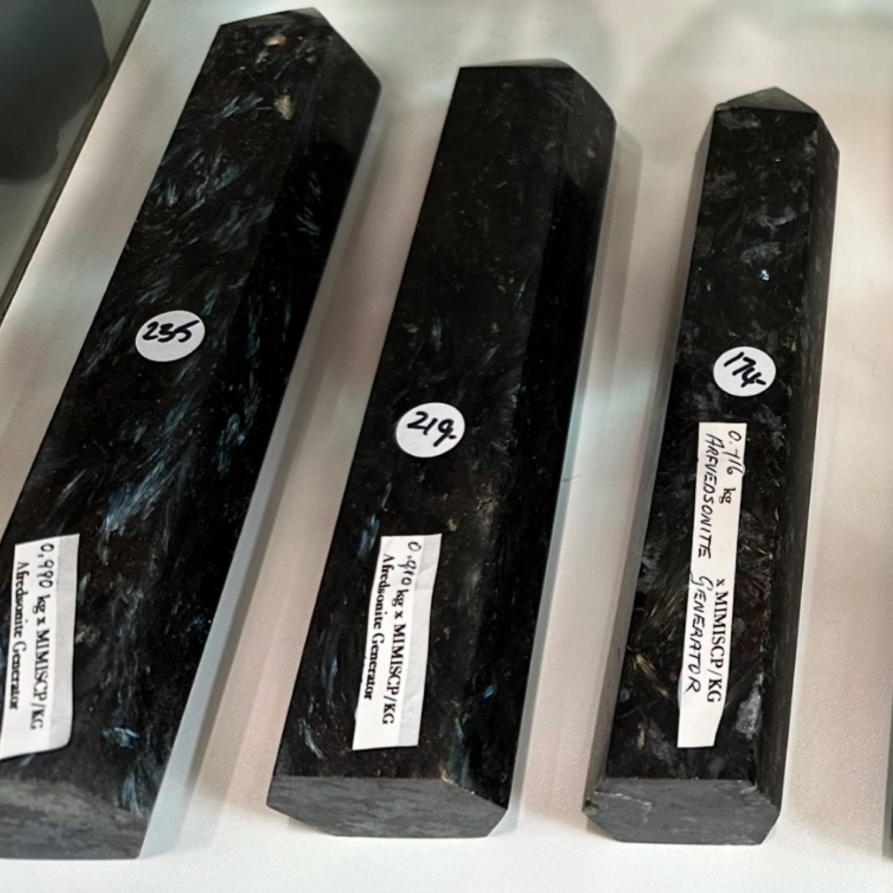 Arfvedsonite Generator 0.910kg