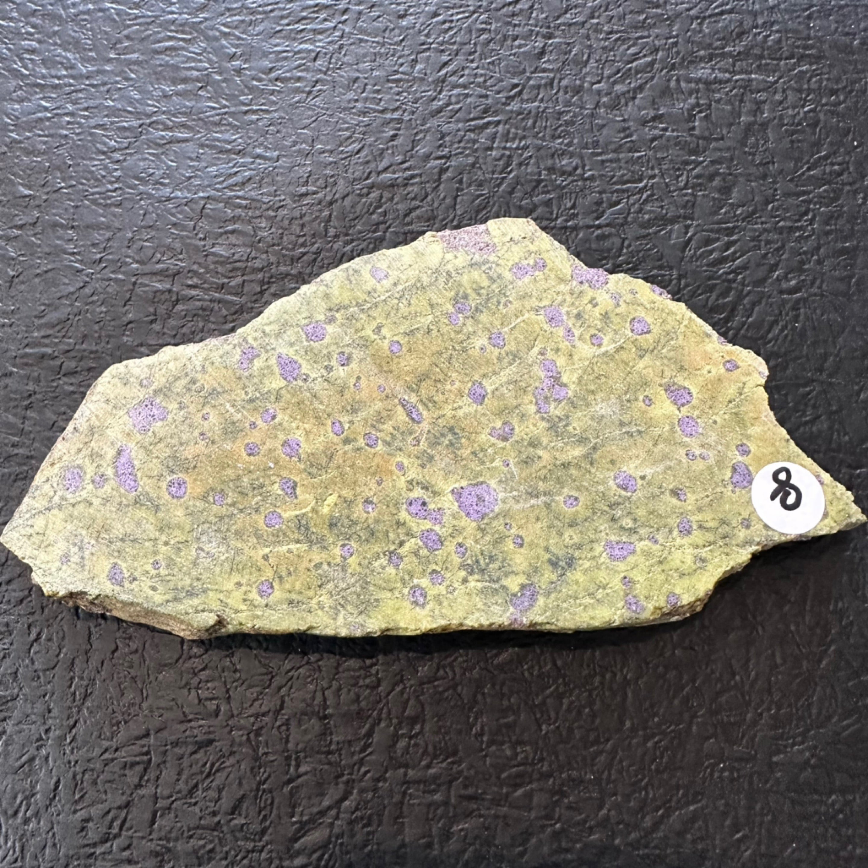 स्टिचटाइट (तस्मानियाई) उर्फ ​​अटलांटिसाइट रॉ स्लाइस के साथ सर्पेन्टाइन | स्लैब