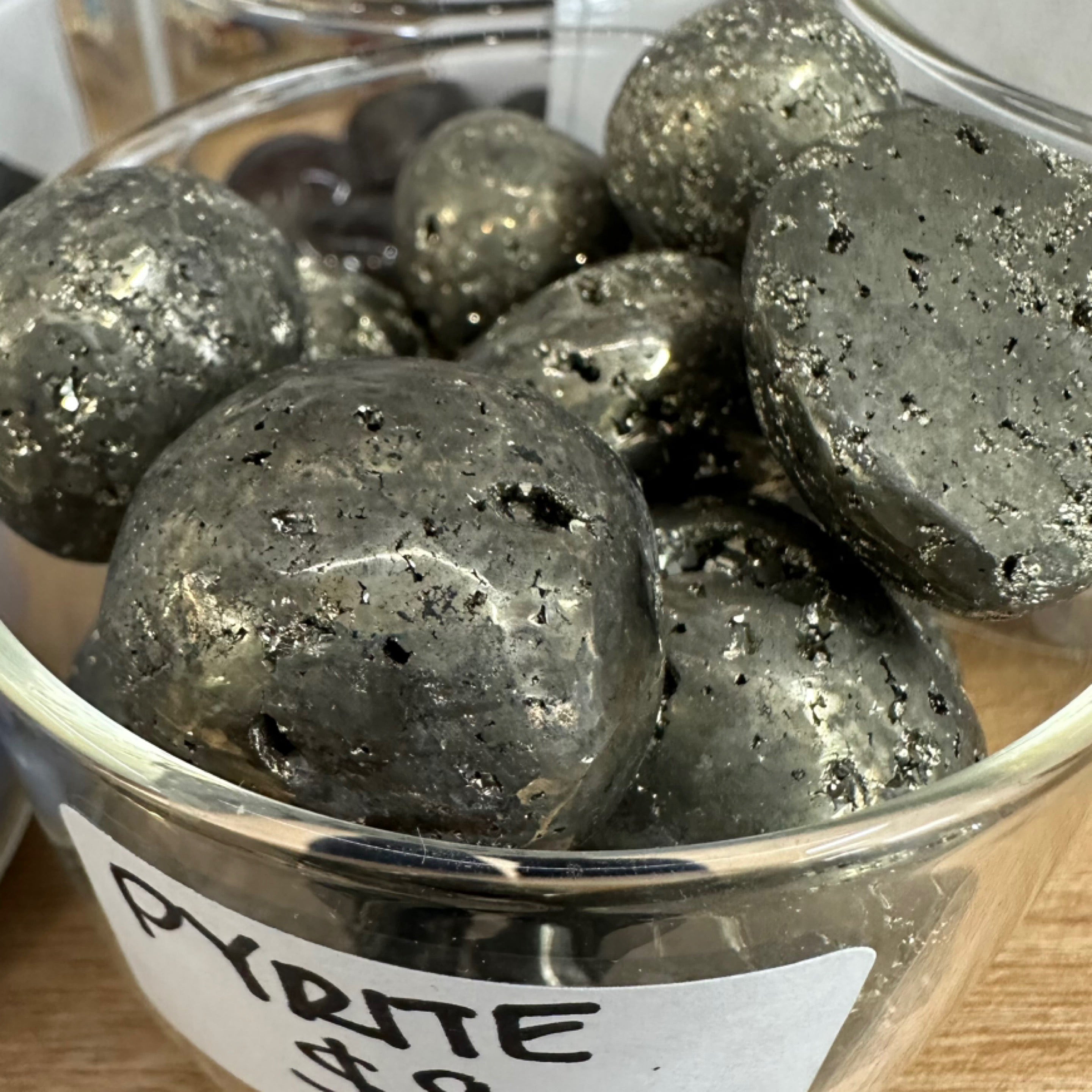 पाइराइट - धन का पत्थर - टम्बल स्टोन