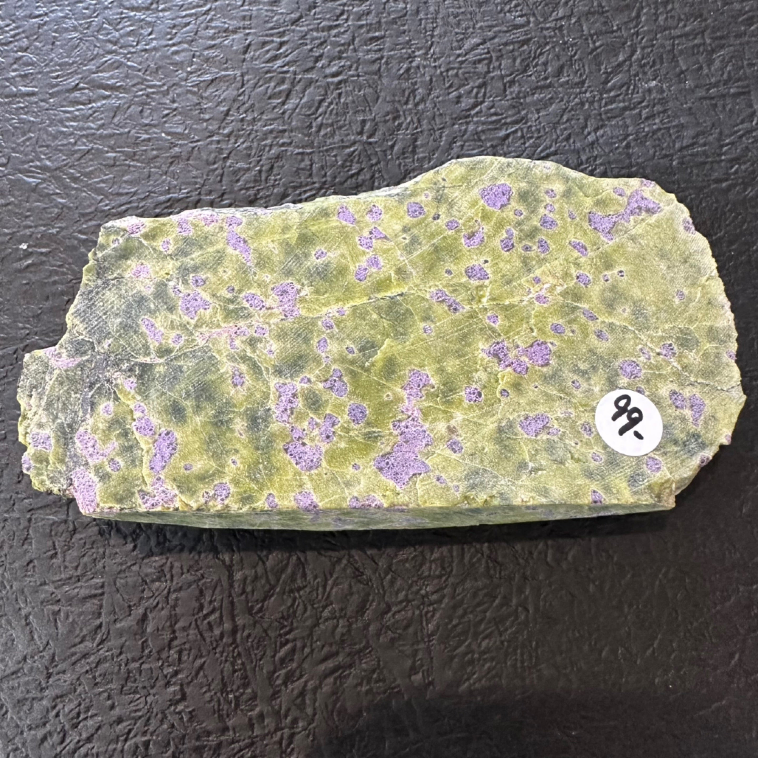 स्टिचटाइट (तस्मानियाई) उर्फ ​​अटलांटिसाइट रॉ स्लाइस के साथ सर्पेन्टाइन | स्लैब