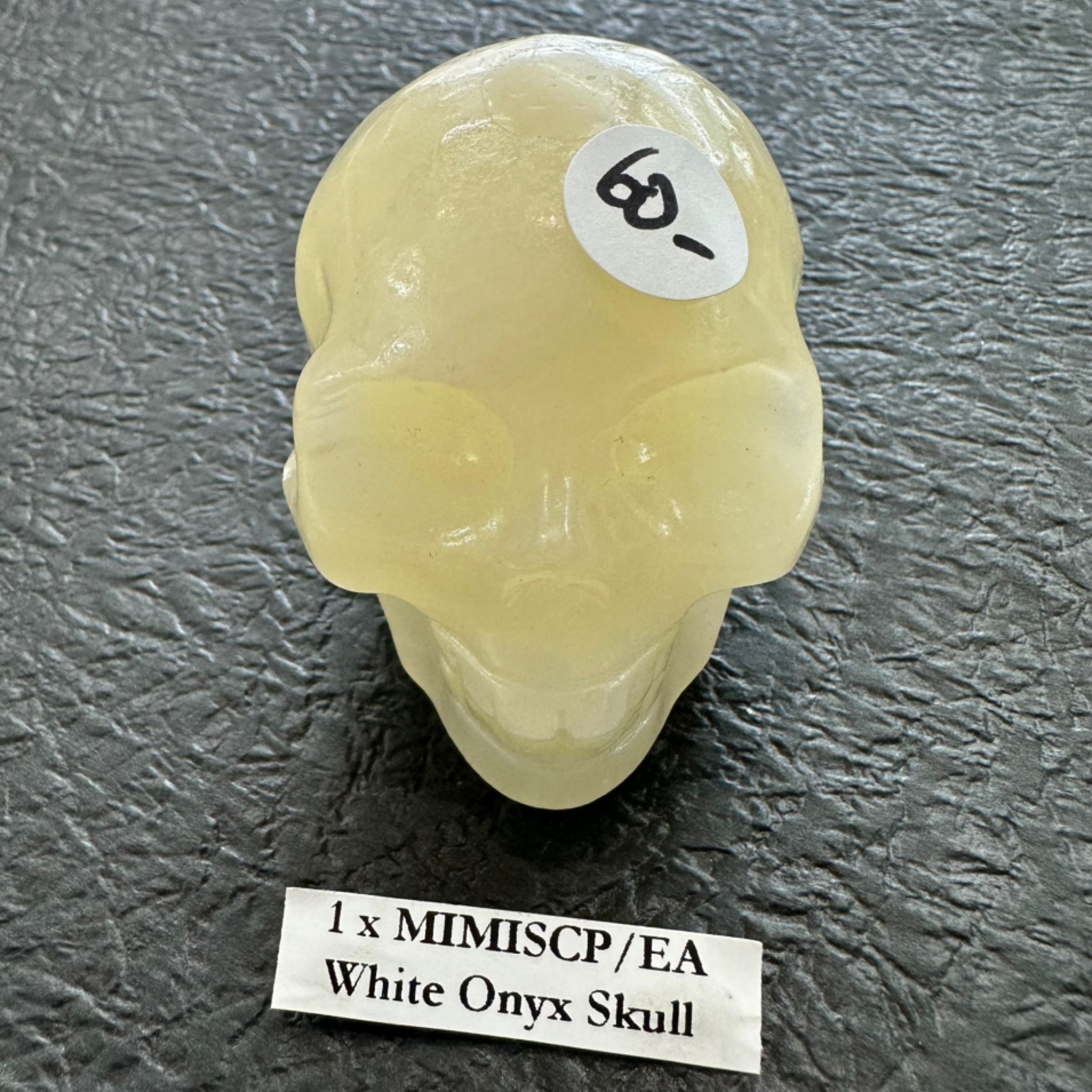 सफेद गोमेद खोपड़ी