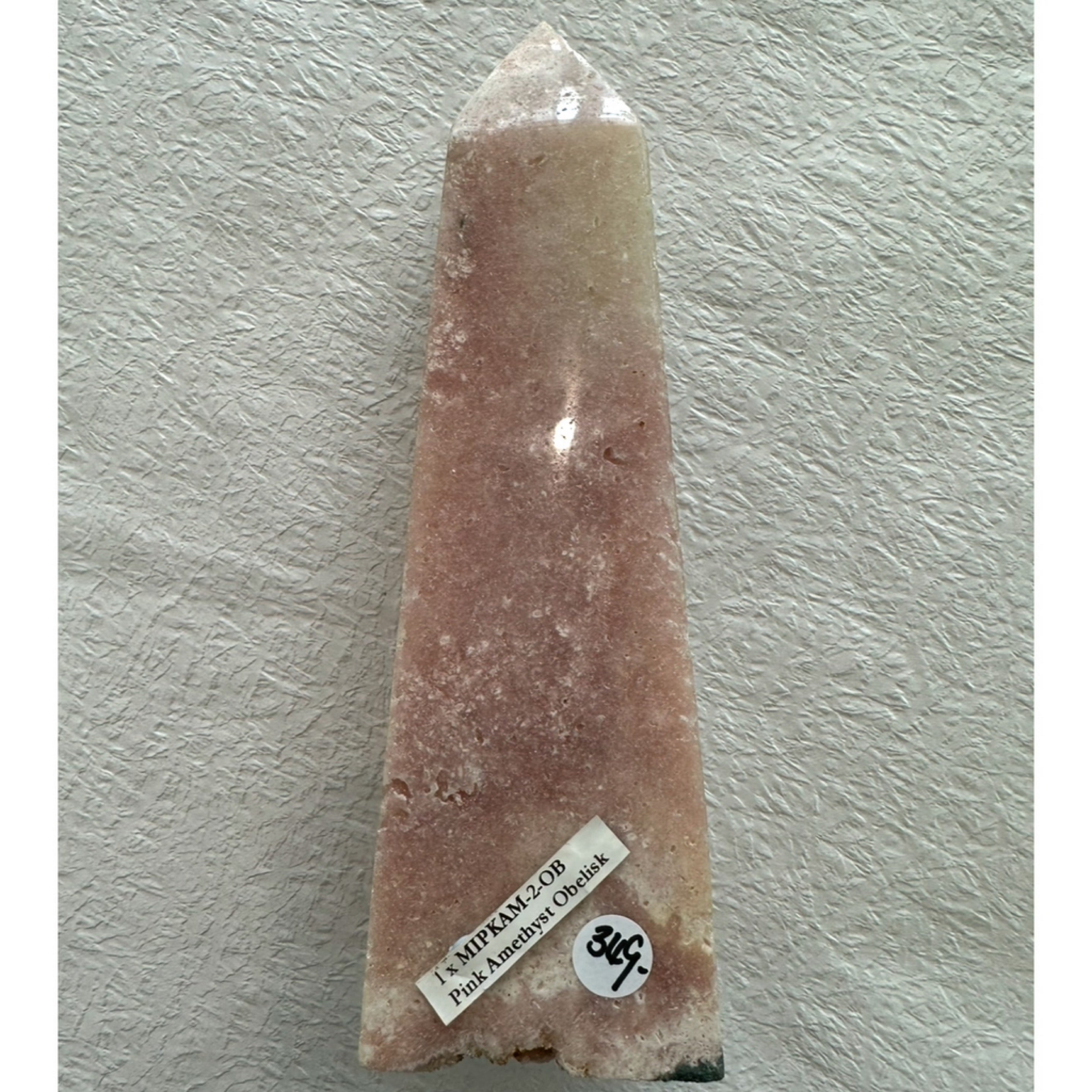 गुलाबी नीलम ओबिलिस्क ब्राज़ील