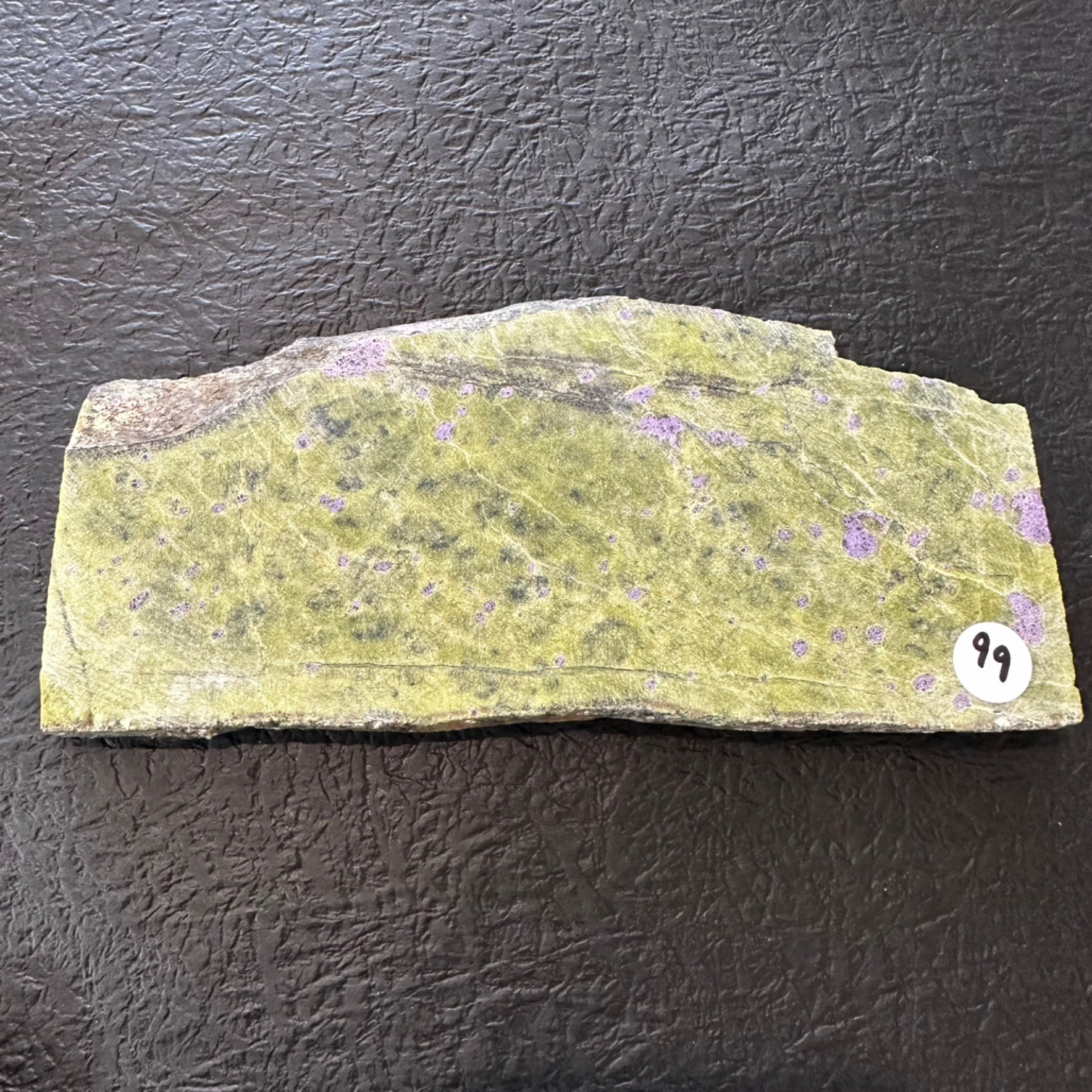 स्टिचटाइट (तस्मानियाई) उर्फ ​​अटलांटिसाइट रॉ स्लाइस के साथ सर्पेन्टाइन | स्लैब