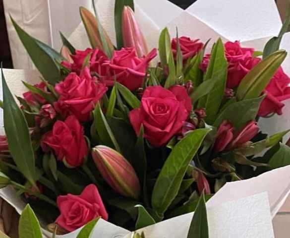 Lily & Roses Bouquet 