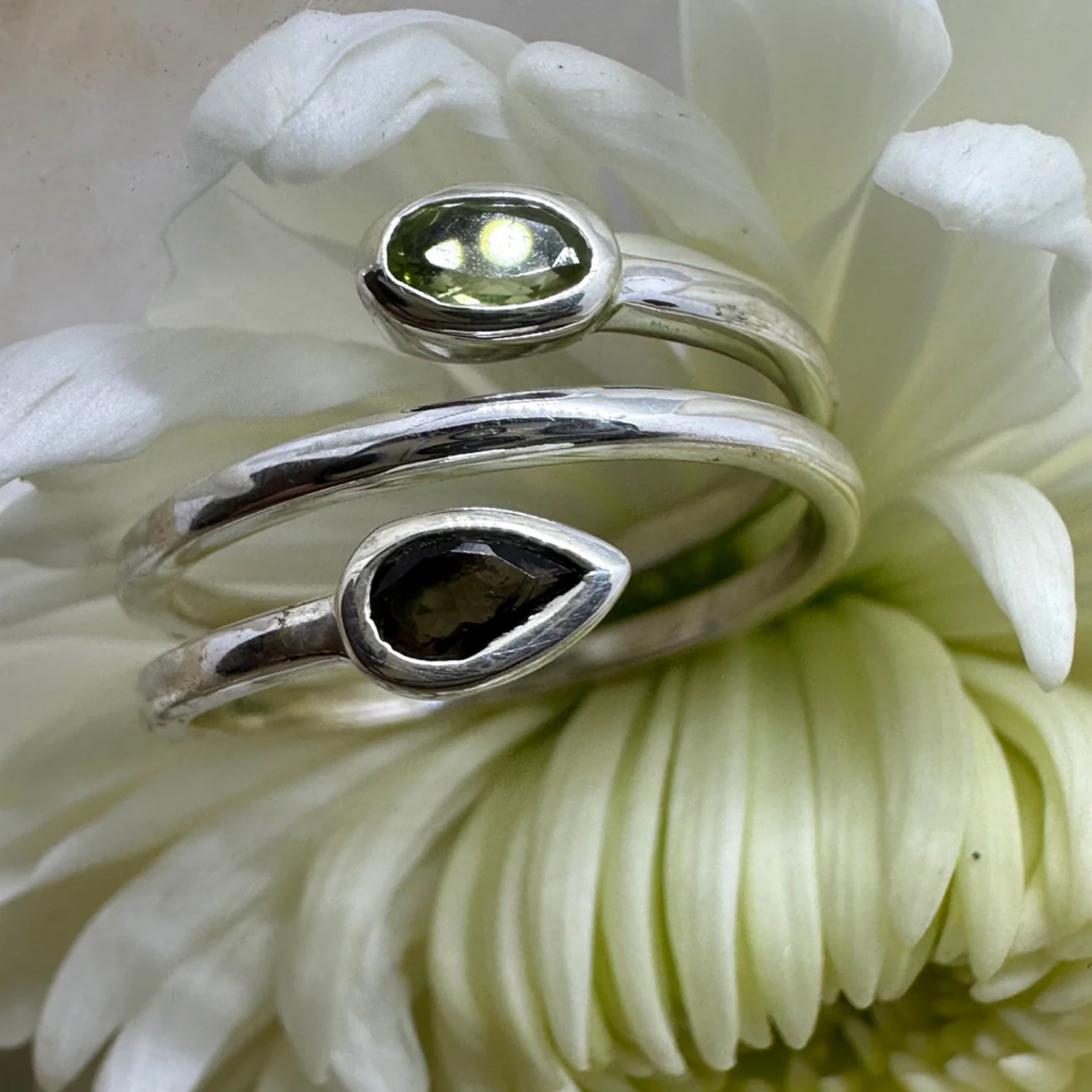 Peridot & Smoky Quartz 925 Sterling Silver Ring - Size 8 - Quality Gemstone Jewellery