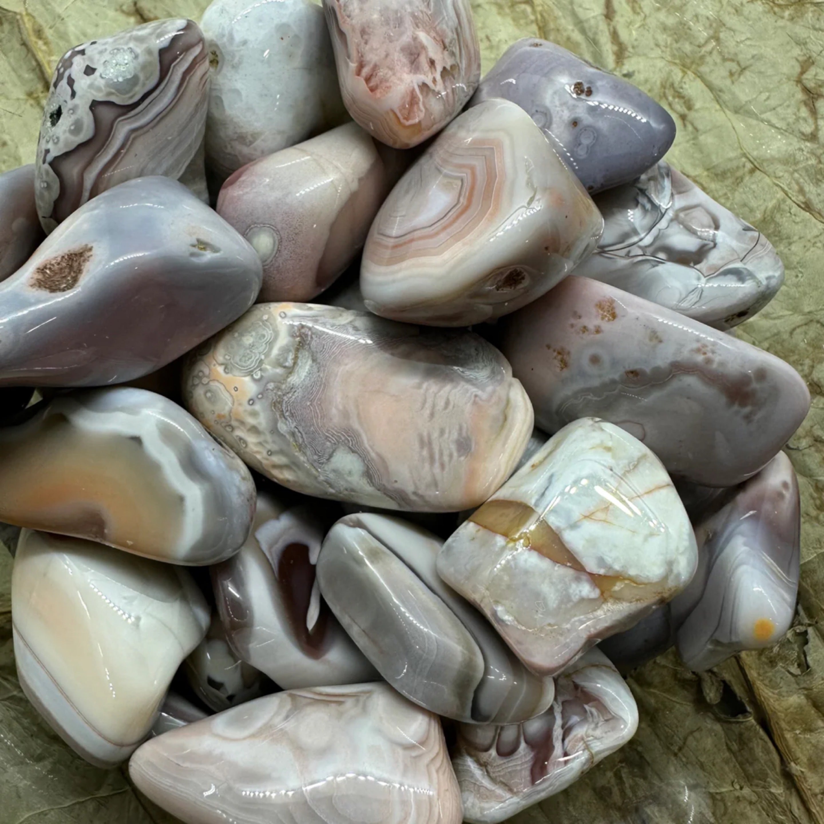 गुलाबी एगेट प्राकृतिक - शांत - टम्बल स्टोन