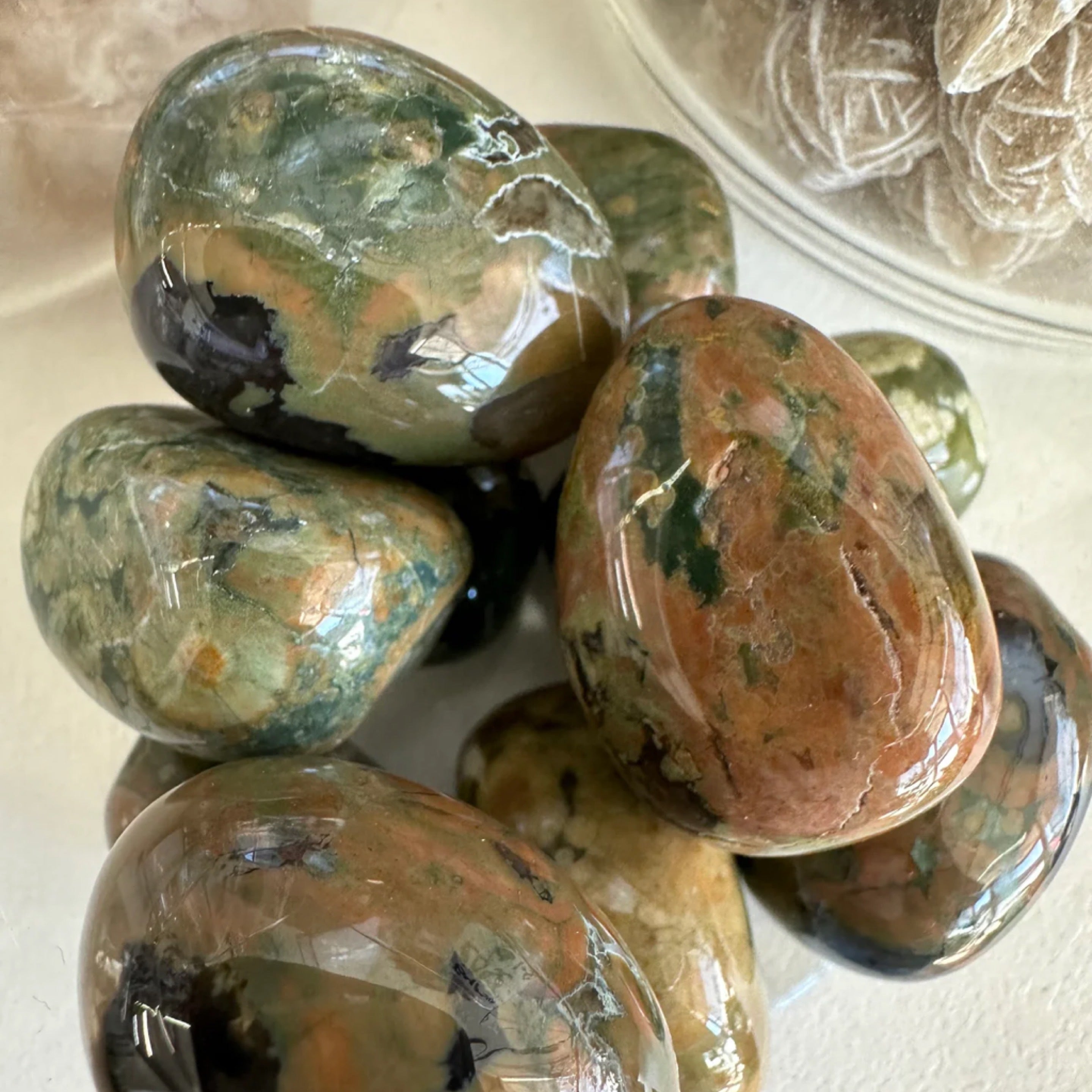 रायोलाइट (वर्षा वन जैस्पर) - स्वीकृति - टम्बल स्टोन