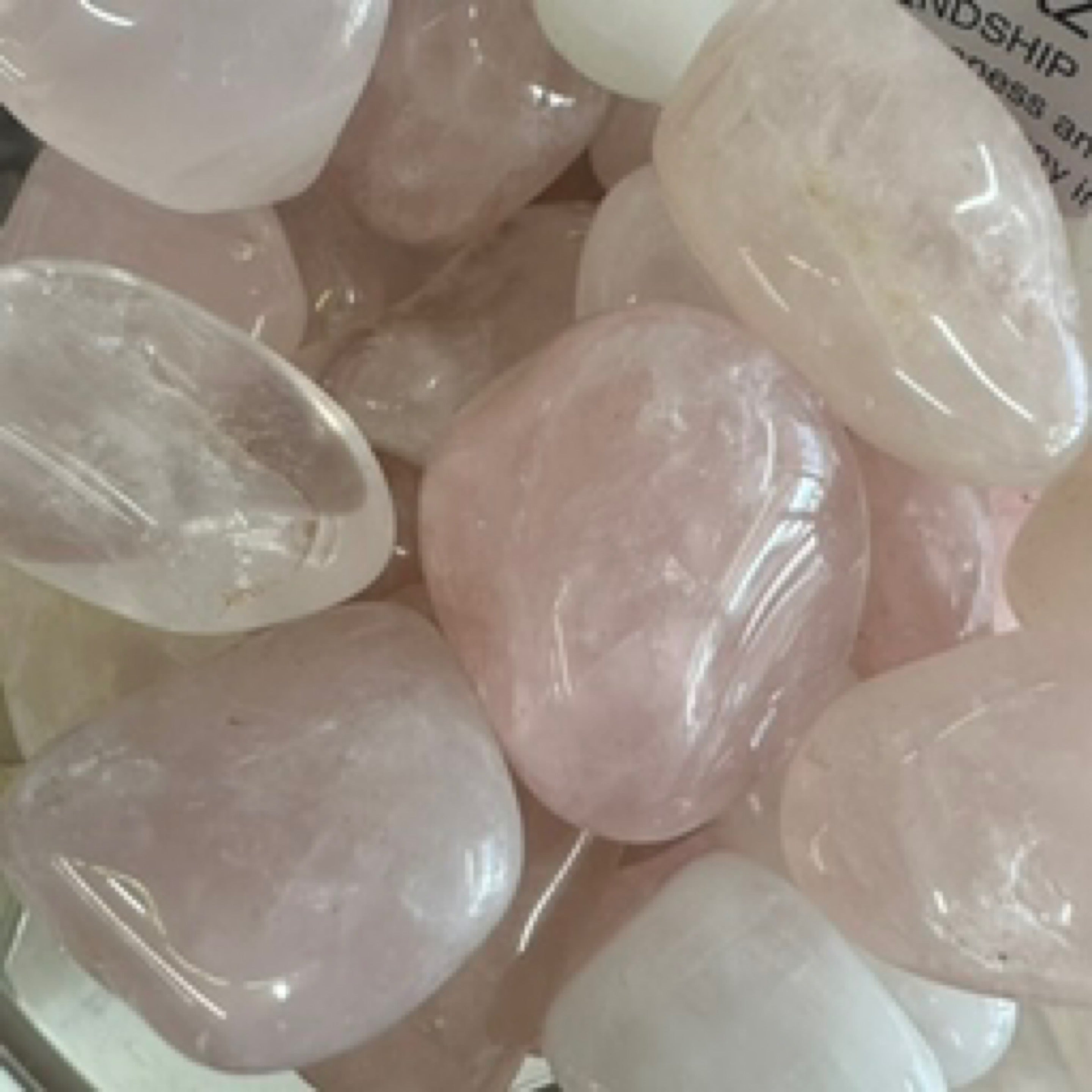 रोज़ क्वार्ट्ज़ - प्रेम और मित्रता - टम्बल स्टोन