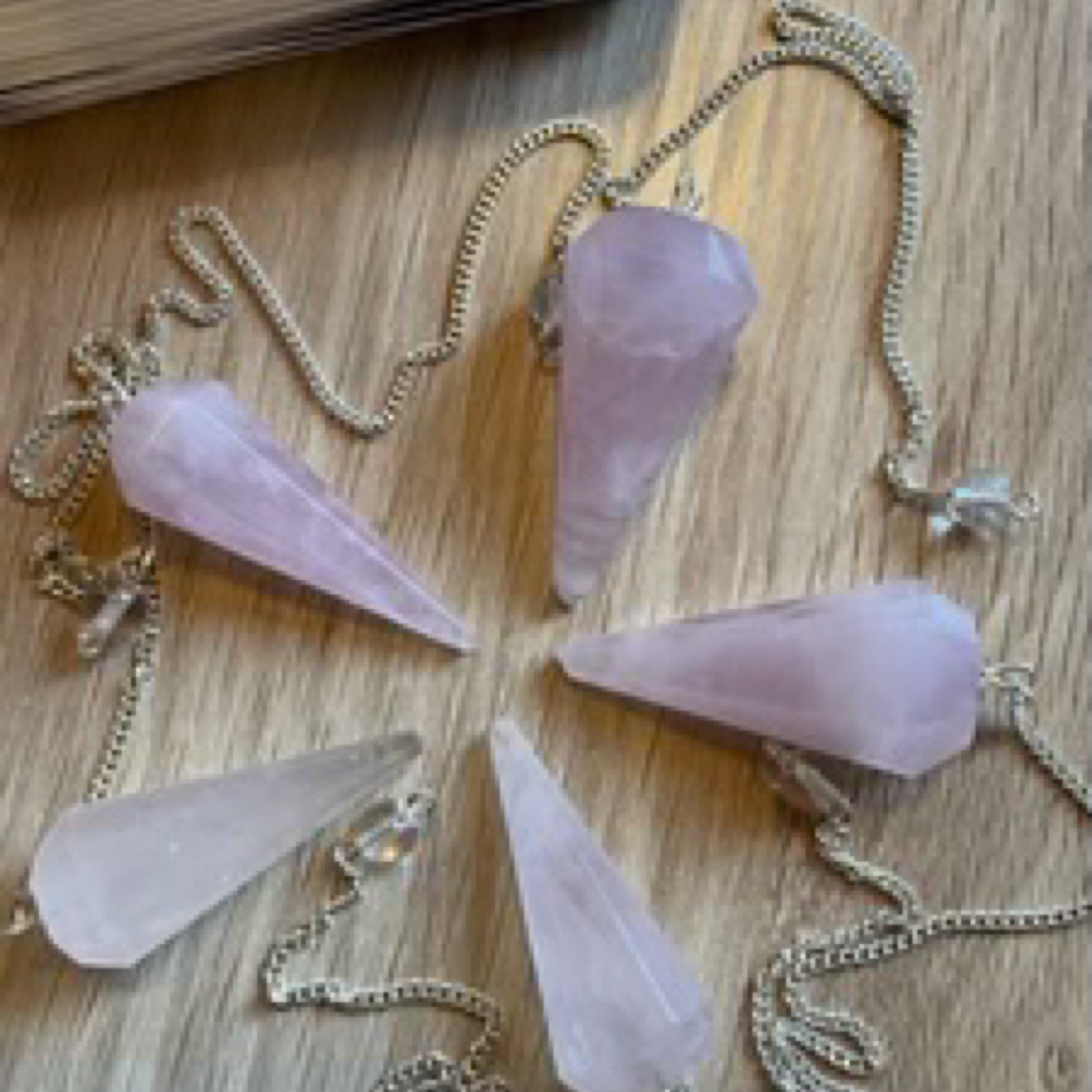 गुलाब क्वार्ट्ज पेंडुलम