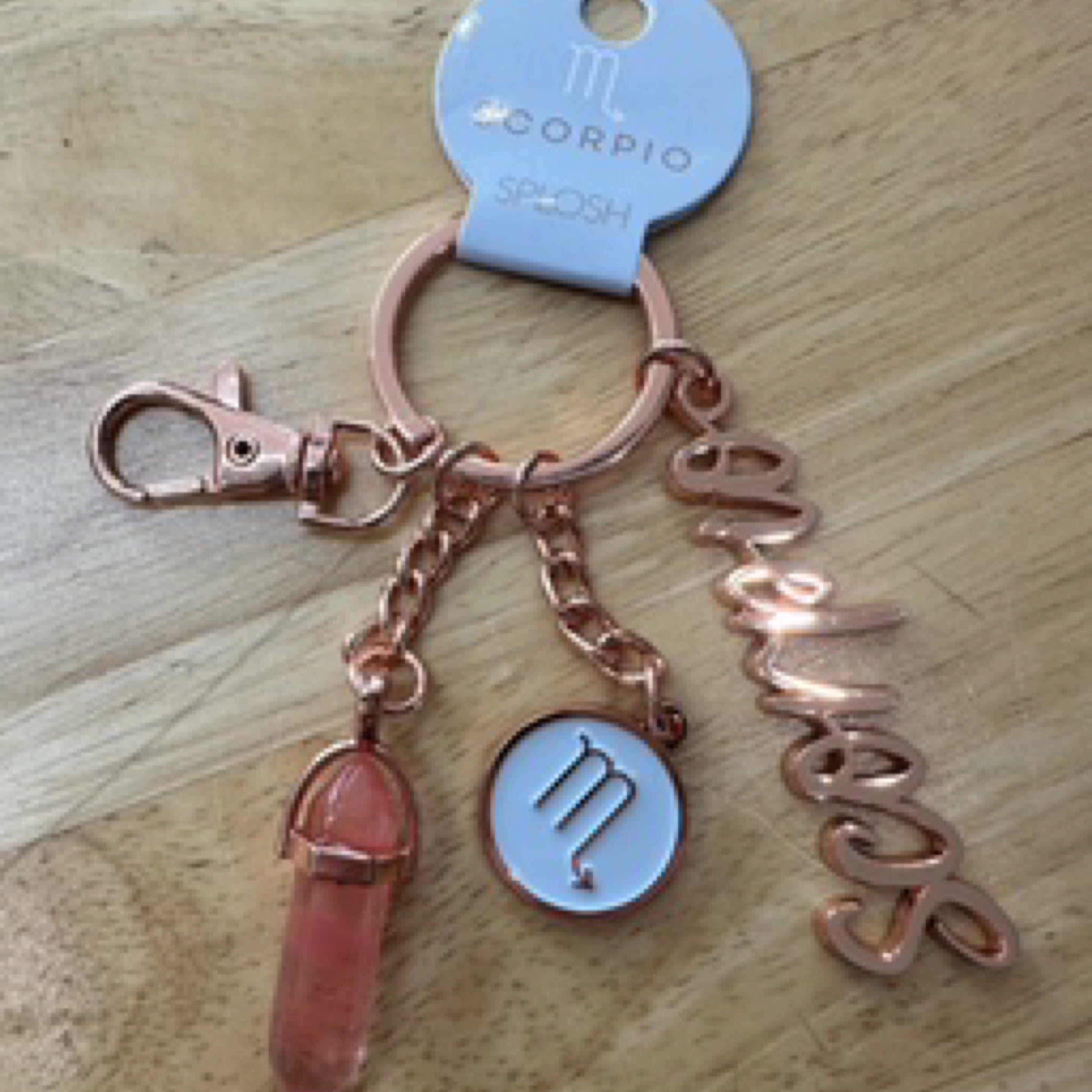 स्कॉर्पियो मिस्टिक कीचेन