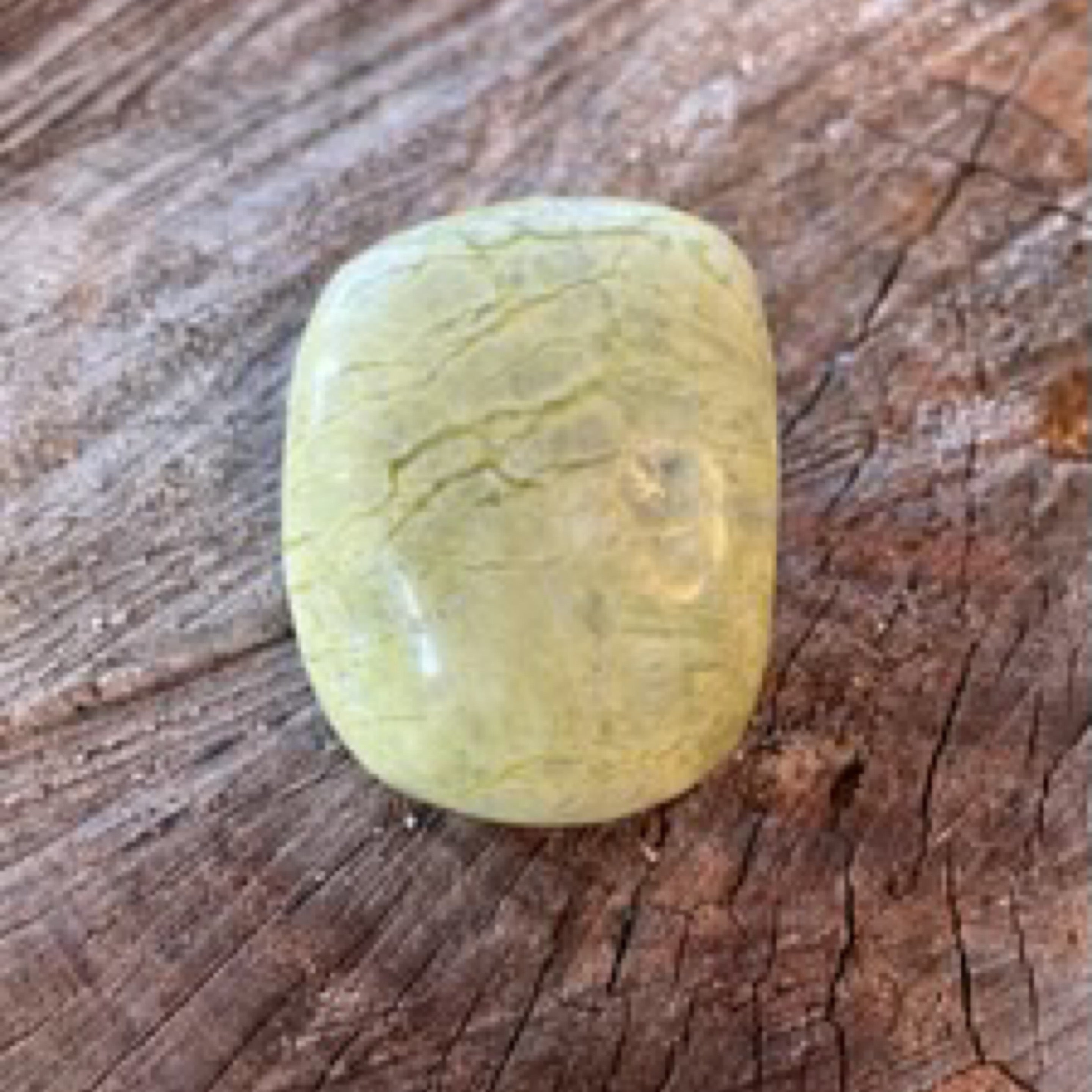 सर्पेन्टाइन जंबो टम्बल्ड रत्न - सफाई