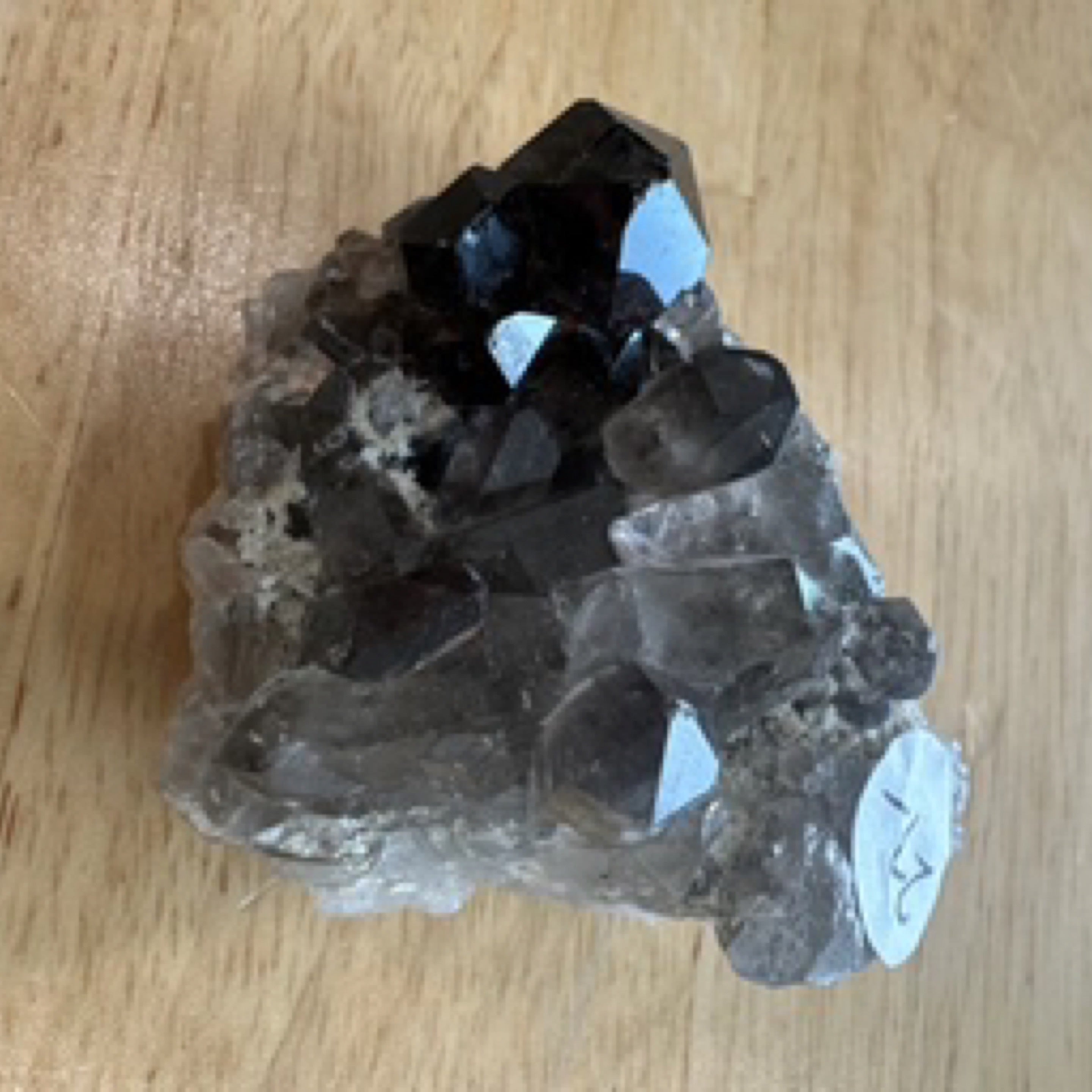 स्मोकी क्वार्ट्ज क्लस्टर्स/पॉइंट 27