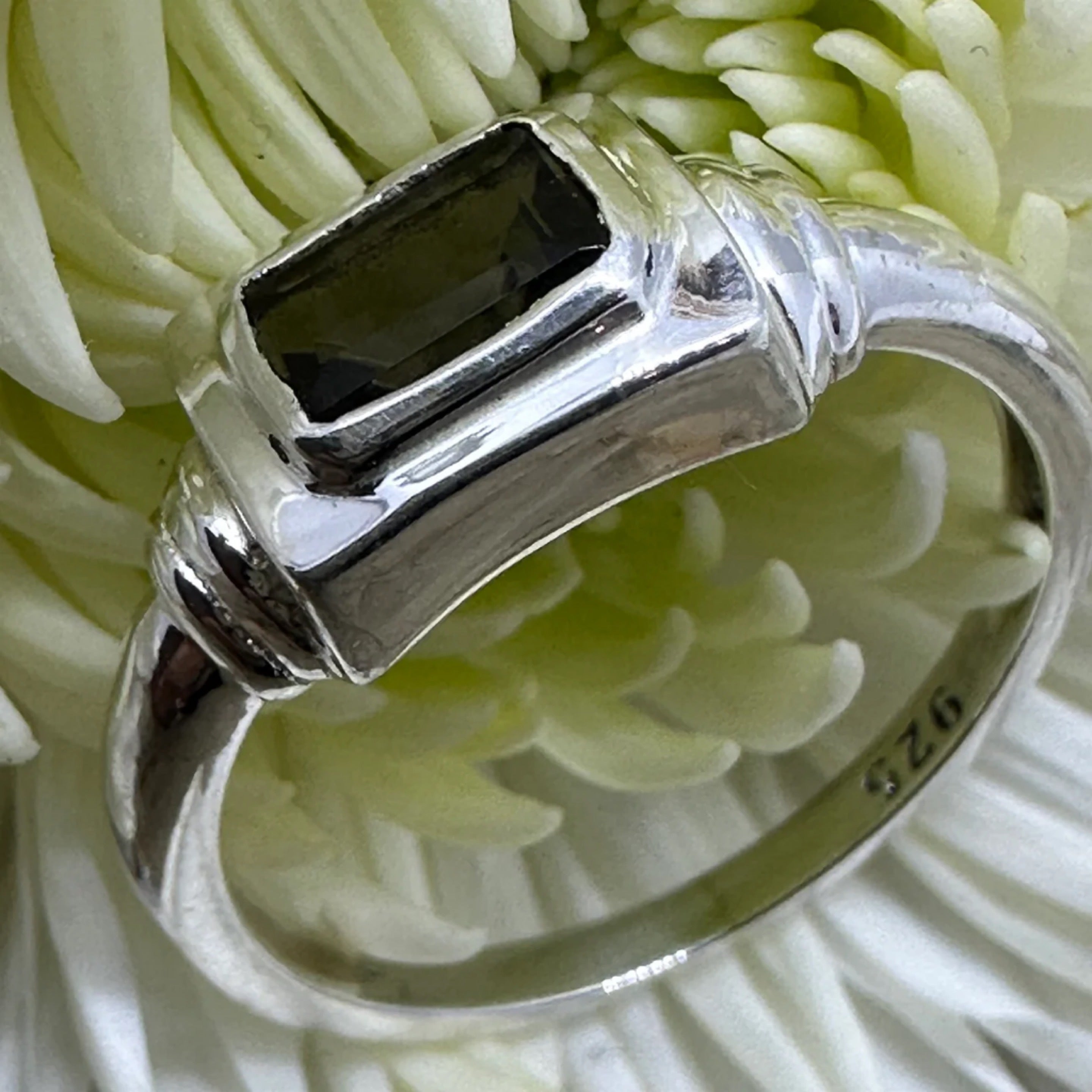Smoky Quartz Oblong 925 Sterling Silver Ring - Size 8 - Quality Gemstone Jewellery
