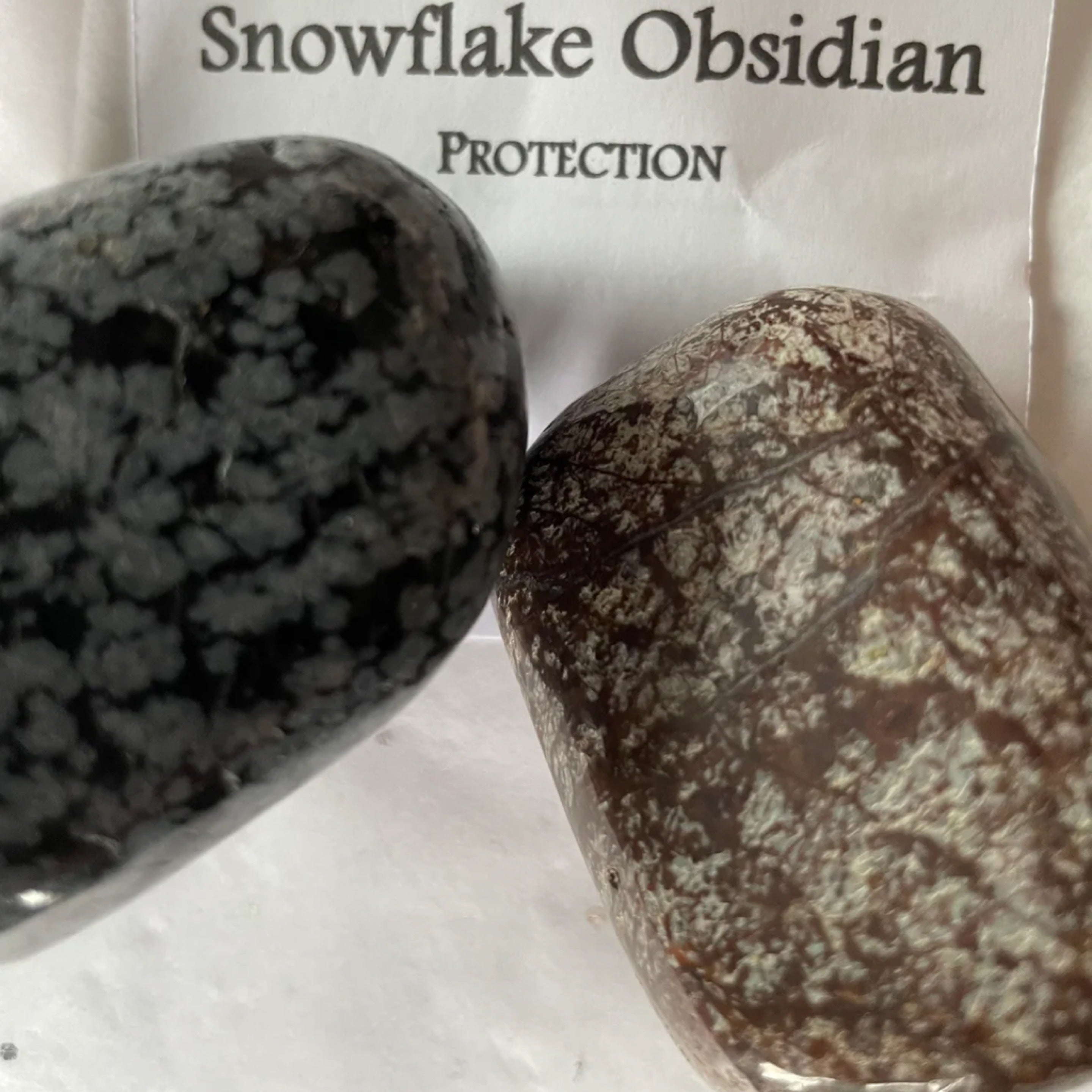 स्नोफ्लेक ओब्सीडियन ब्राउन जंबो टम्बल्ड रत्न - संरक्षण