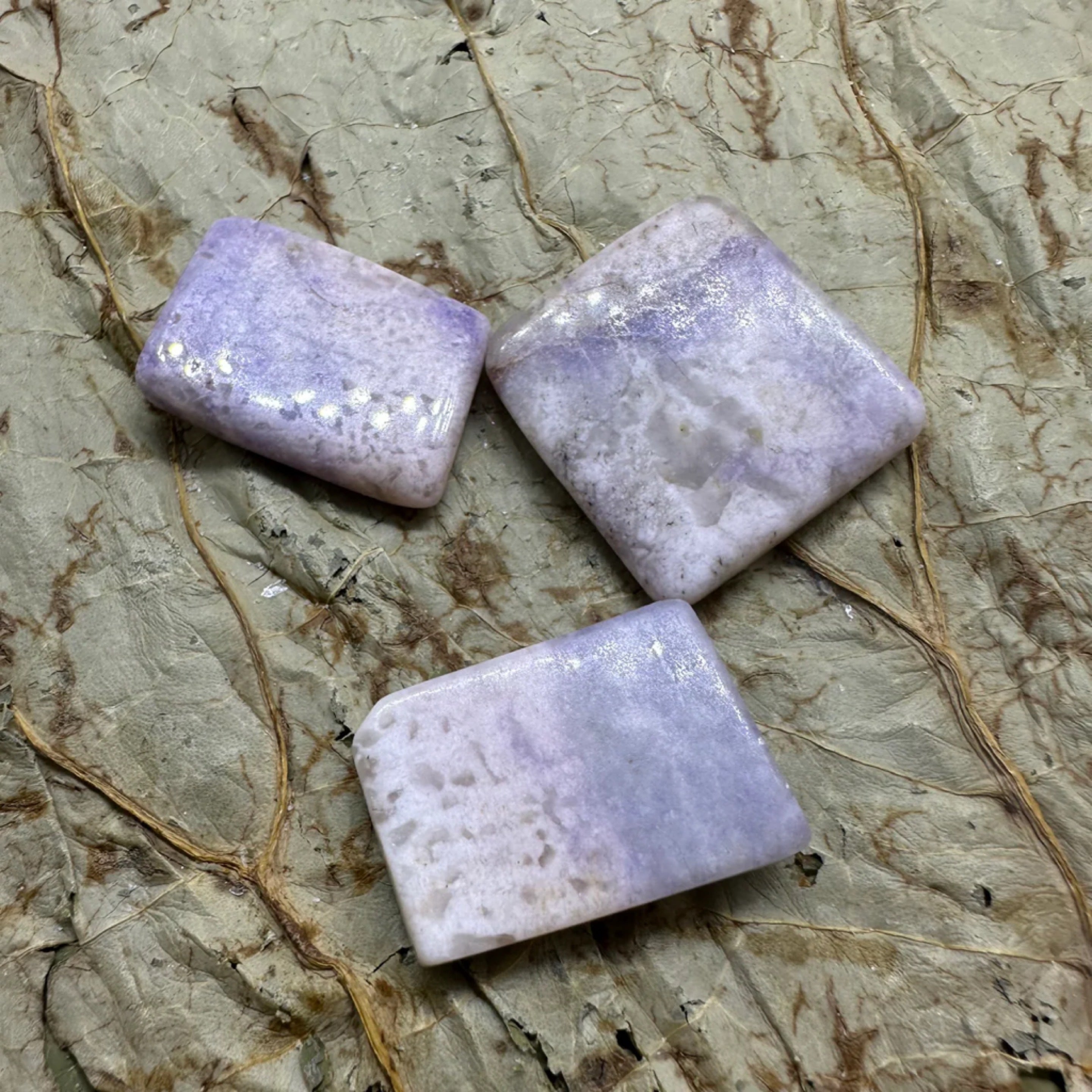 तंज़ानाइट (प्रेयरी) - संभावित - टूटे हुए पत्थर