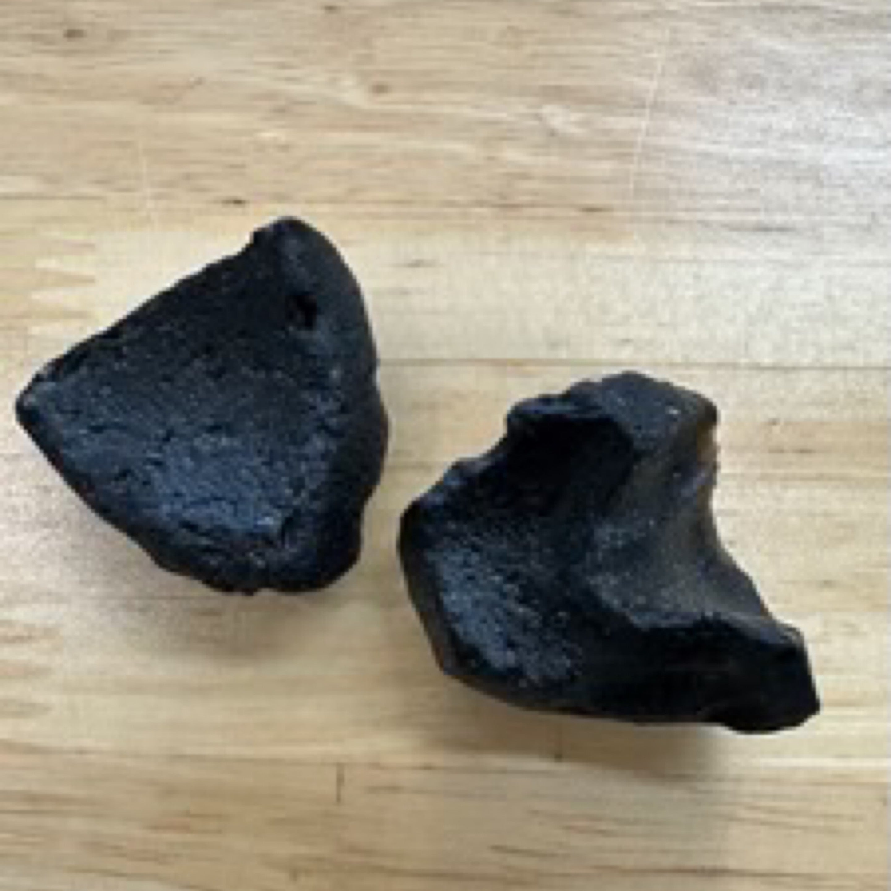 टेक्टाइट इंडोचाइनाइट्स मध्यम टुकड़े