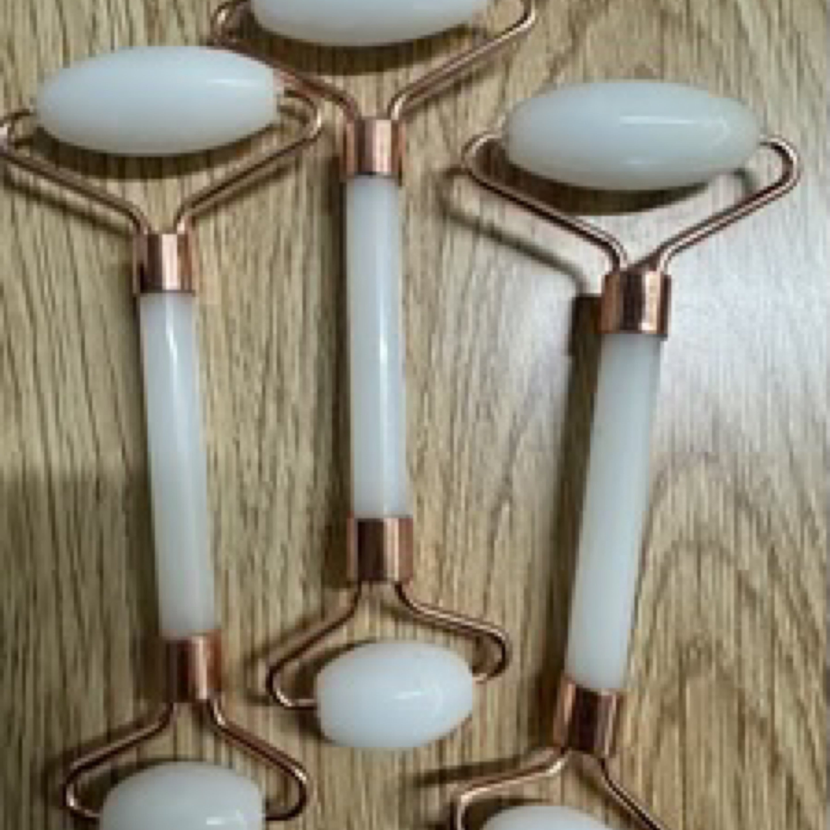 सफेद क्वार्ट्ज फेस रोलर