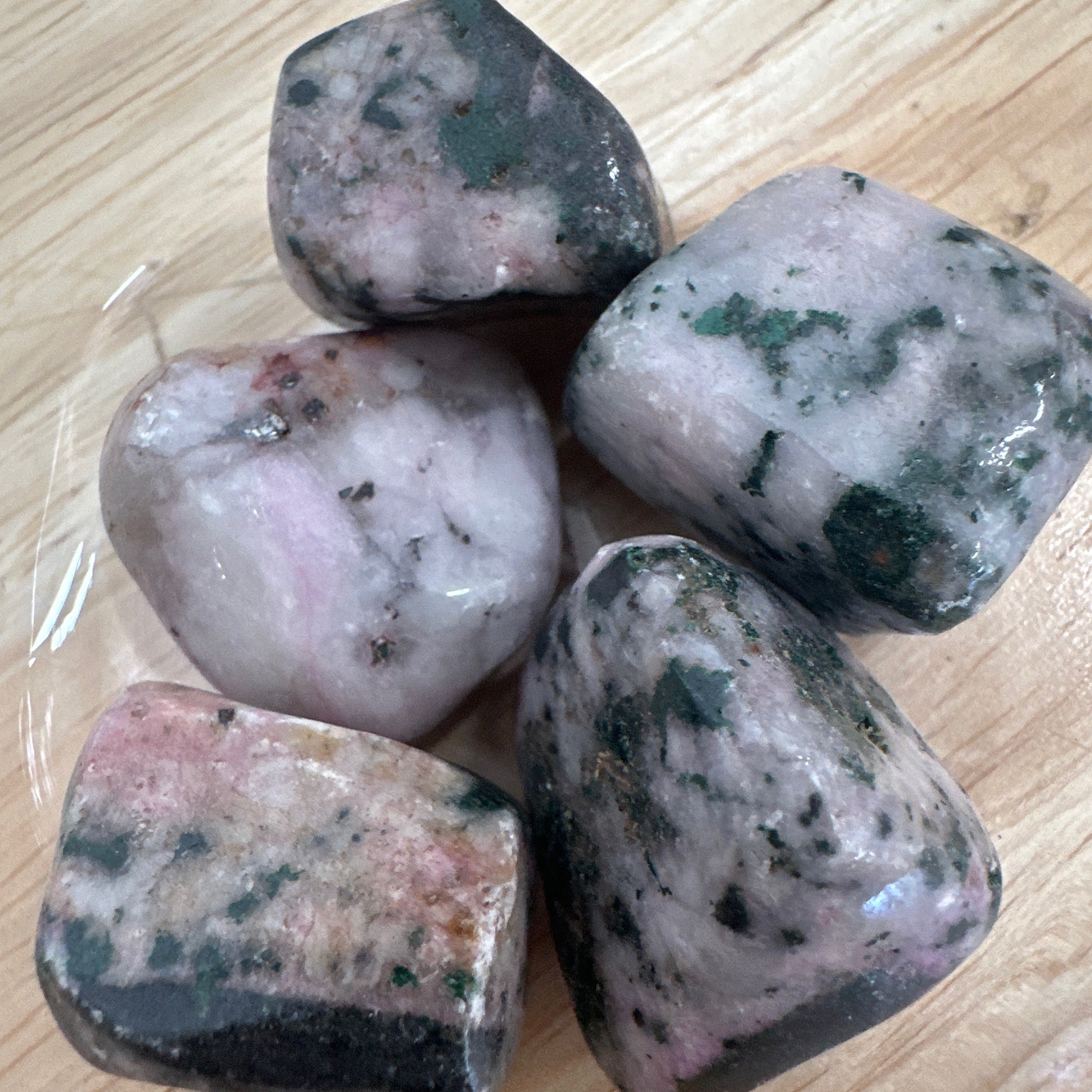 गुलाबी कोबाल्टियन कैल्साइट टम्बल स्टोन्स