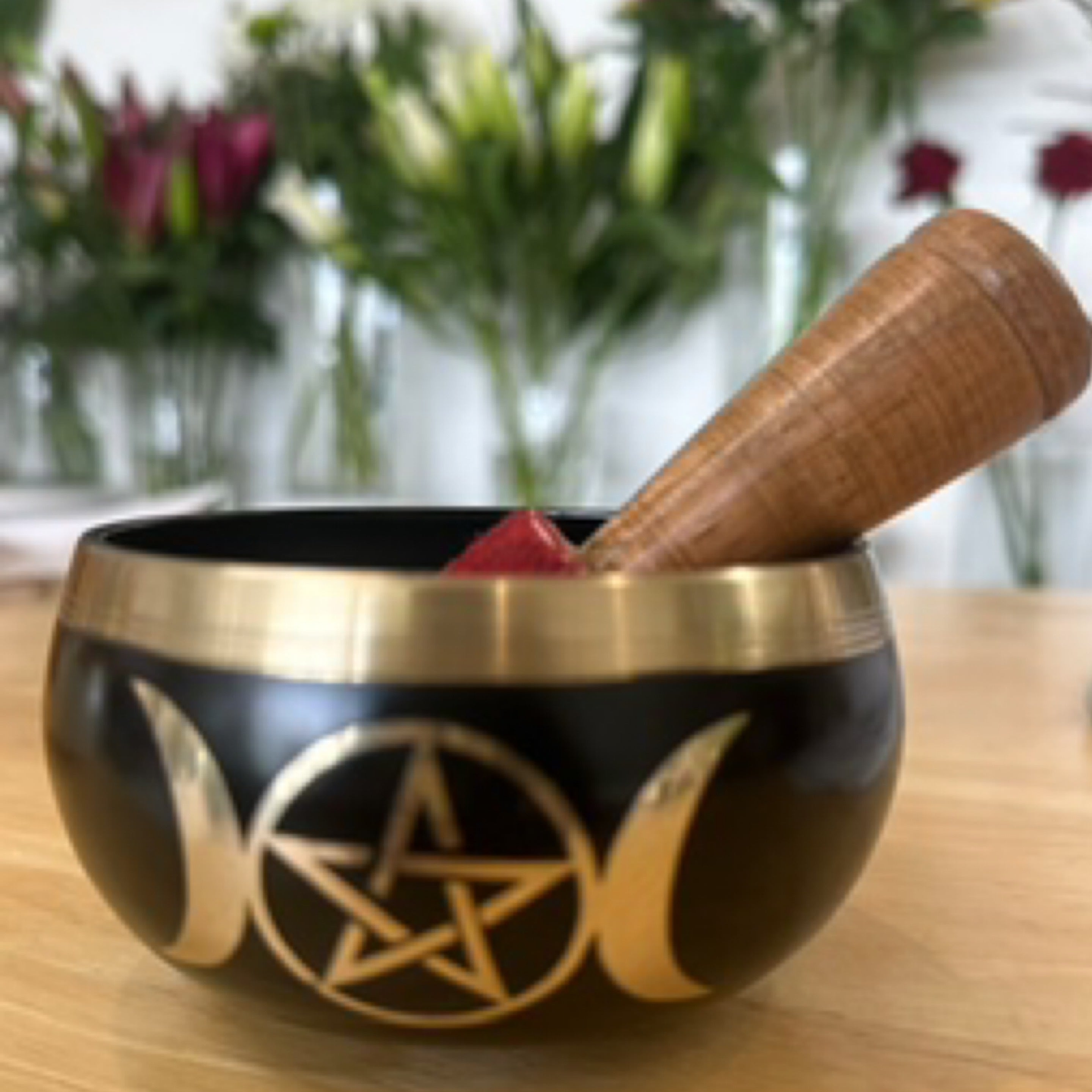 Black & Gold 'Triple Moon' Singing Bowl 10cm