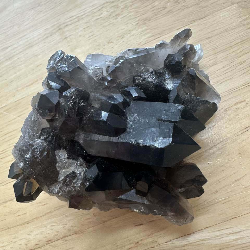 स्मोकी क्वार्ट्ज क्लस्टर/पॉइंट