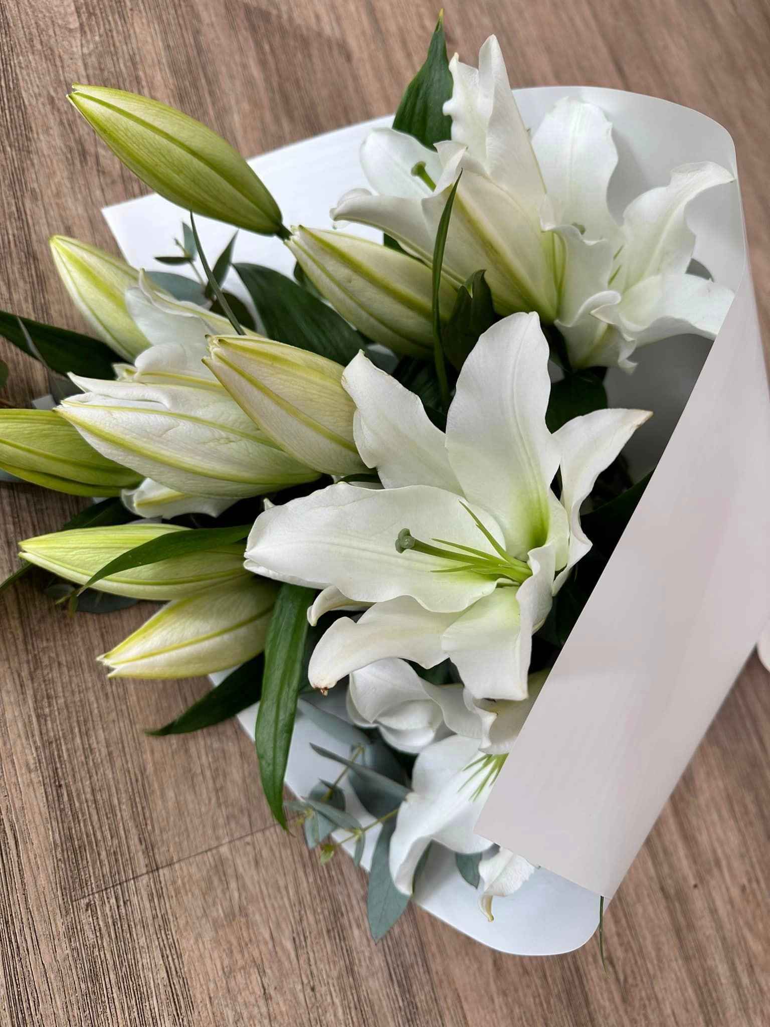 Oriental Lily Bouquet in White or Pink