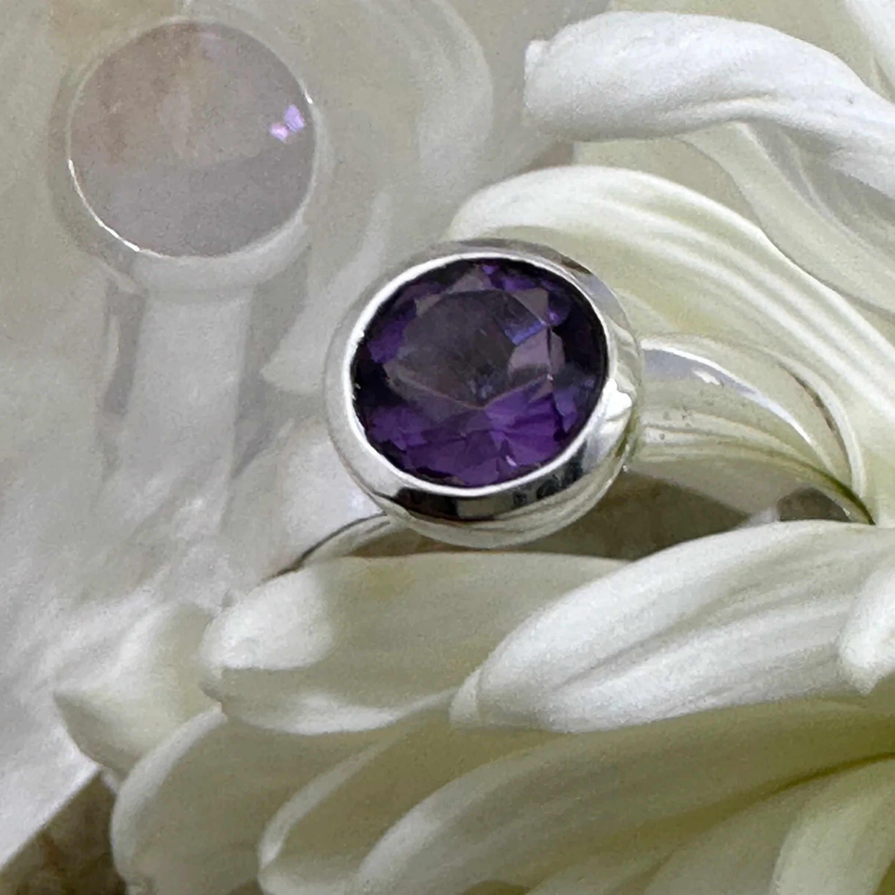 Amethyst Round 925 Sterling Silver Ring - Size 8 -  Quality Gemstone Jewellery