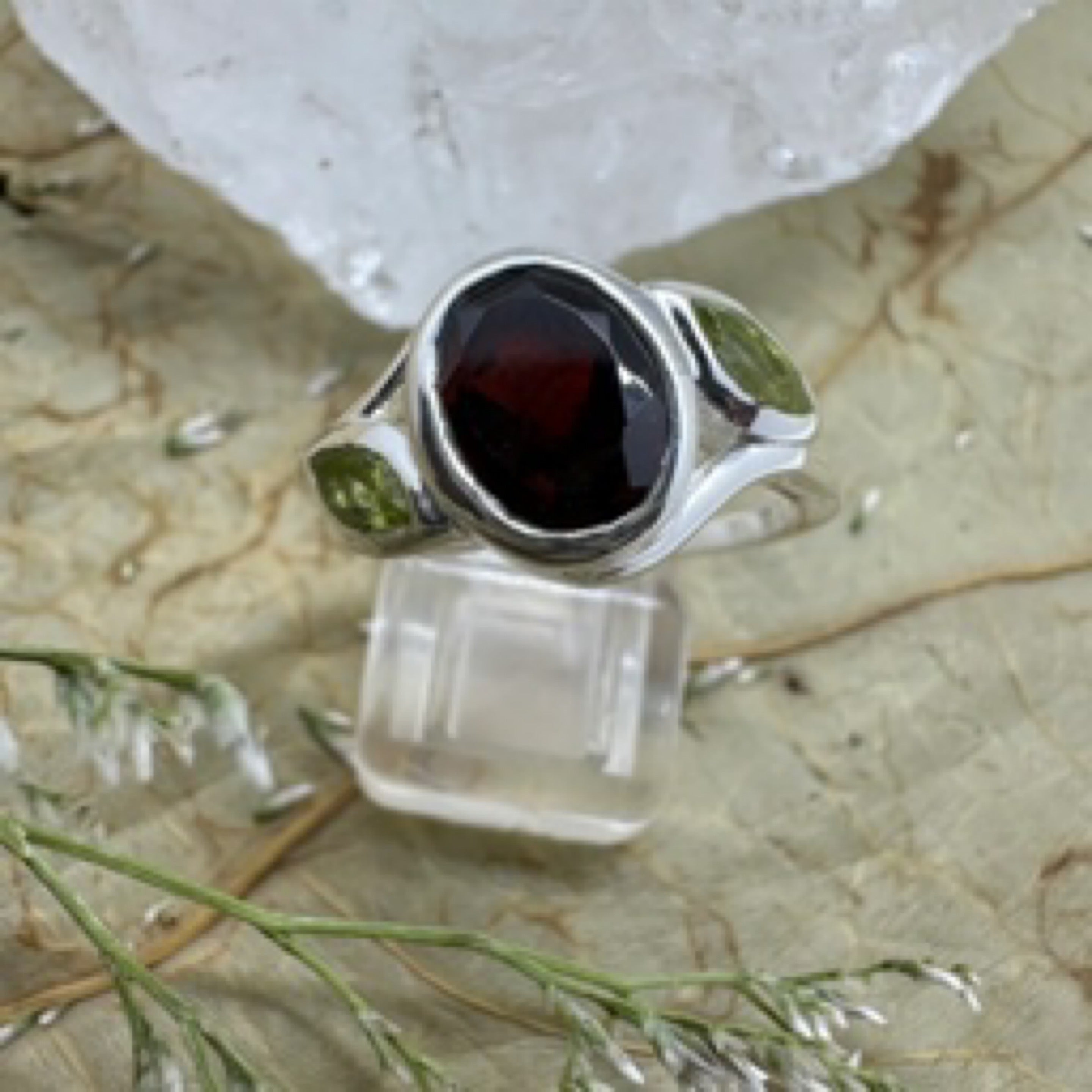 Garnet & Peridot 925 Sterling Silver Ring - Size 8 - Quality Gemstone Jewellery