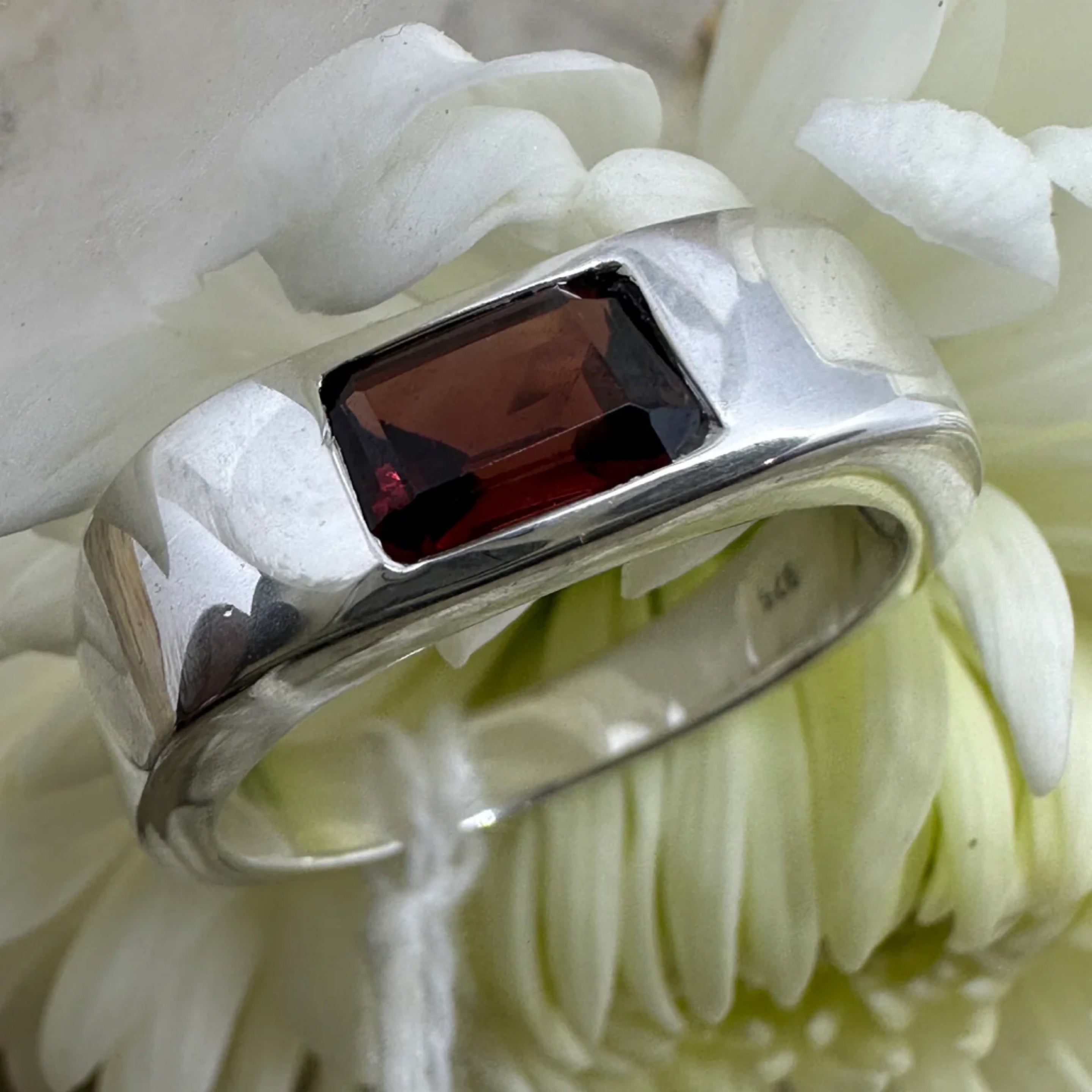 Garnet Inset Sterling Silver Ring - Size 8 or 9 - Quality Gemstone Jewellery