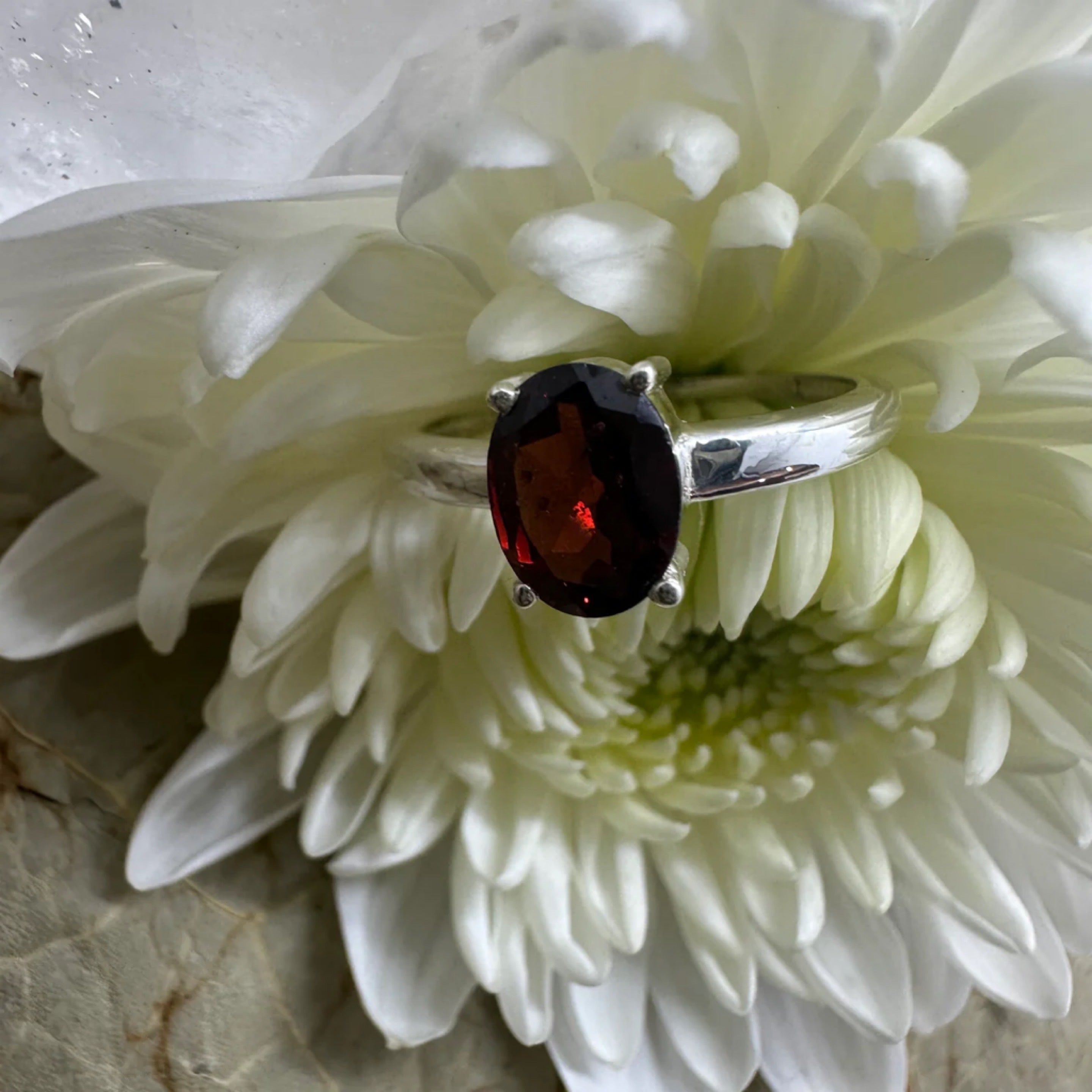 Garnet Oval 925 Sterling Silver Ring - Size 8 - Quality Gemstone Jewellery