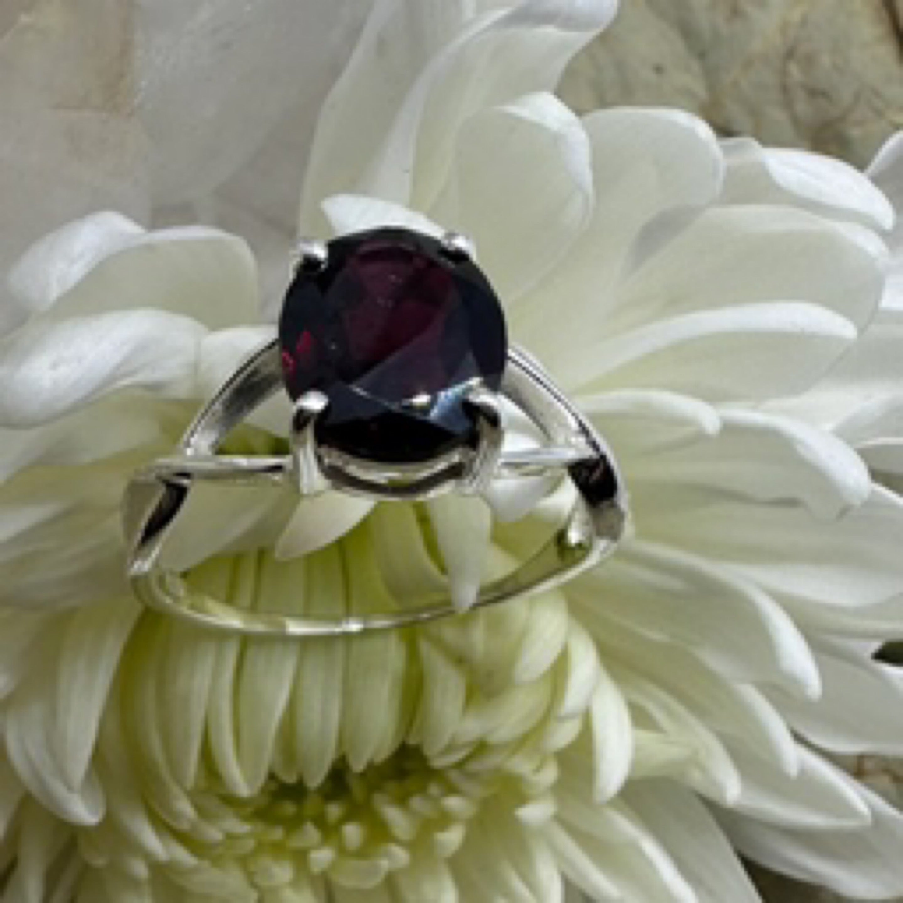 Garnet Oval Open Space 925 Sterling Silver Ring - Size 8 - Quality Gemstone Jewellery