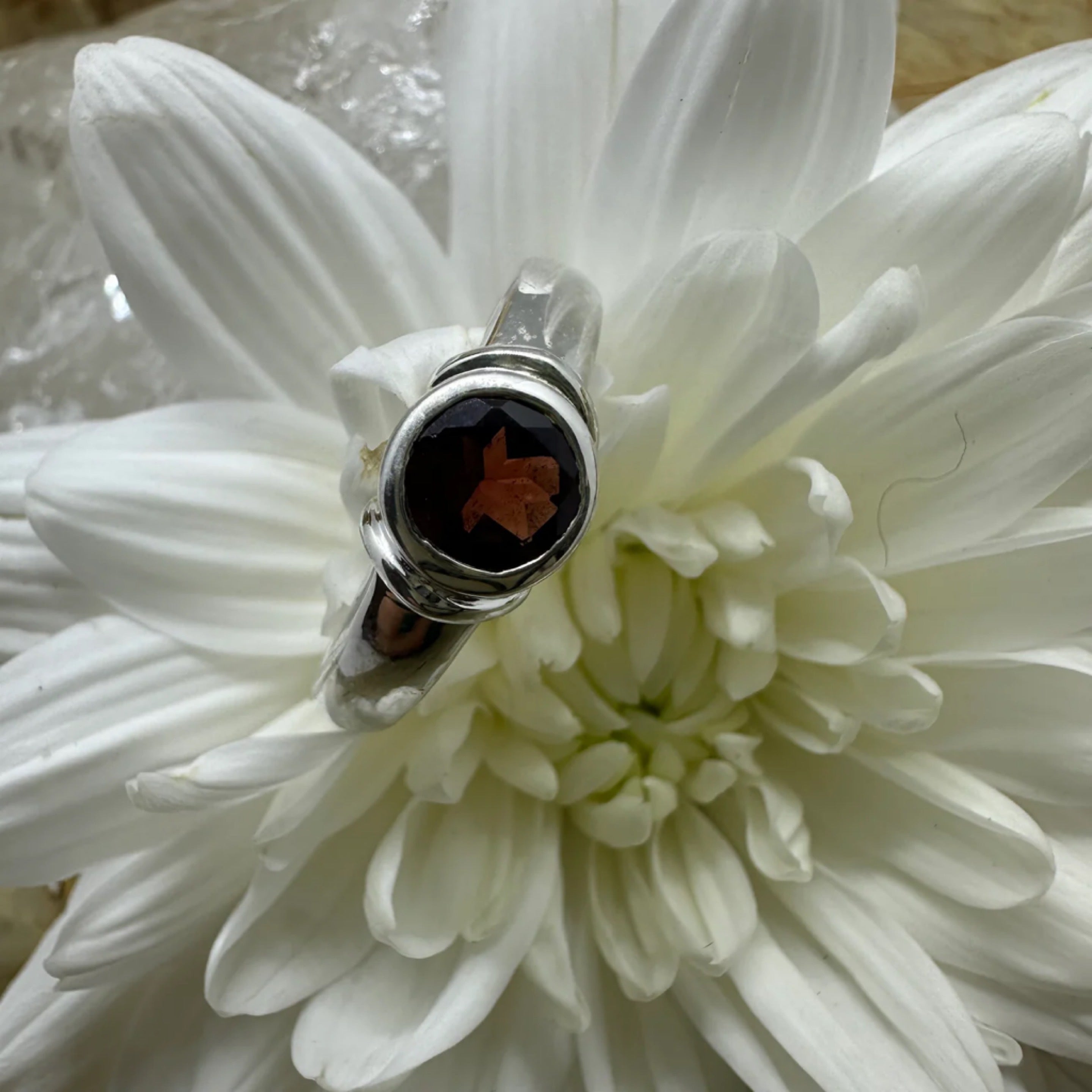 Garnet Round 925 Sterling Silver Ring - Size 9 - Quality Gemstone Jewellery